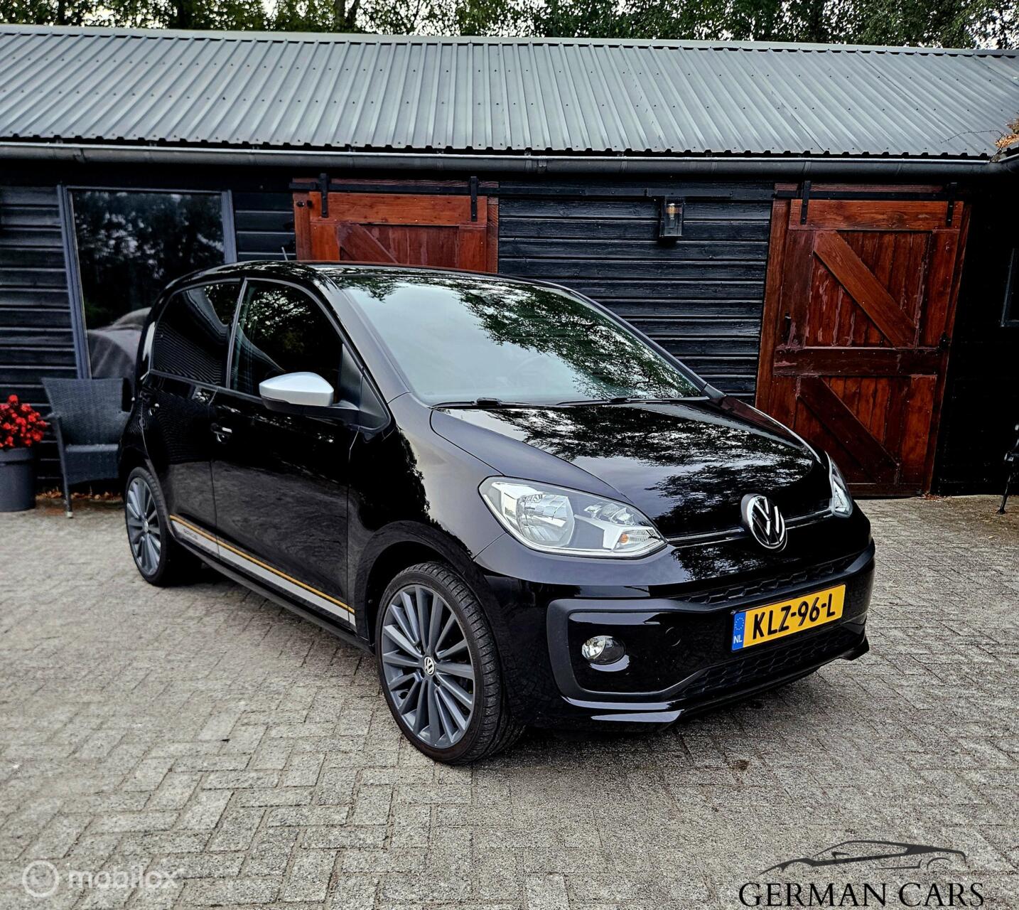 Volkswagen Up Savana GOLD Edition FACELIFT 2018 - voorkant
