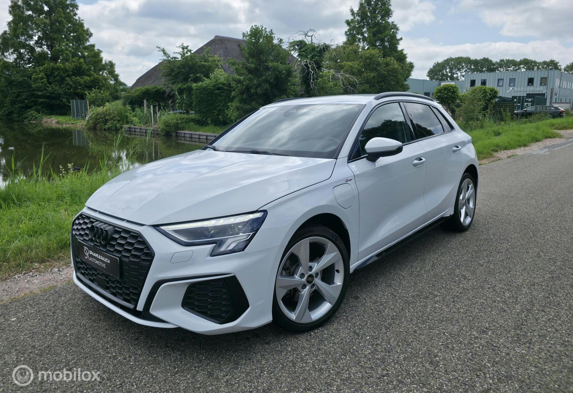 Audi A3 40 TFSIe 40 TFSI e S-Line / Navi / Trekh. / Carplay 2024 - voorkant