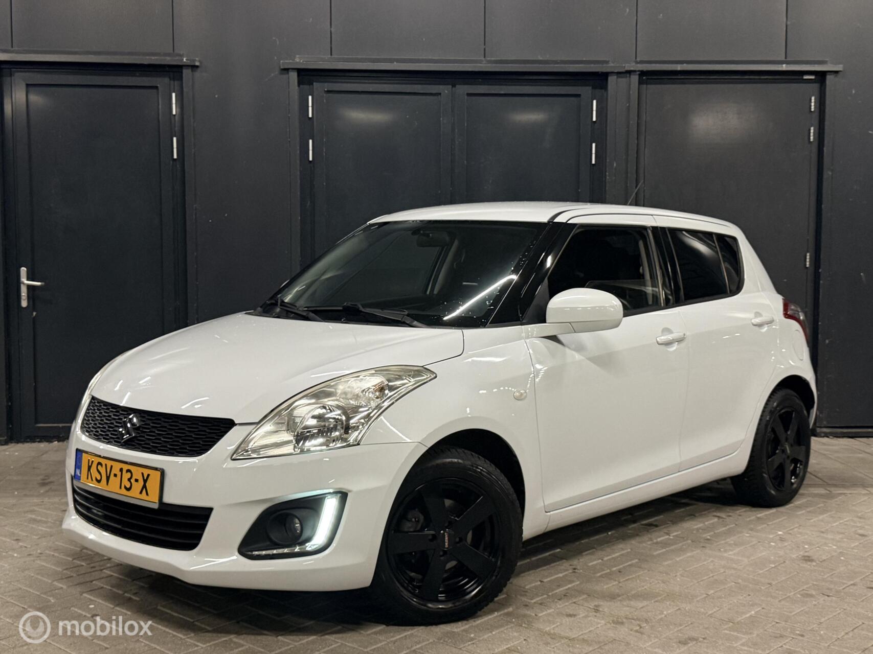 Suzuki Swift 1.2 business edition EASSS carplay/cruise/airco 2015 - voorkant