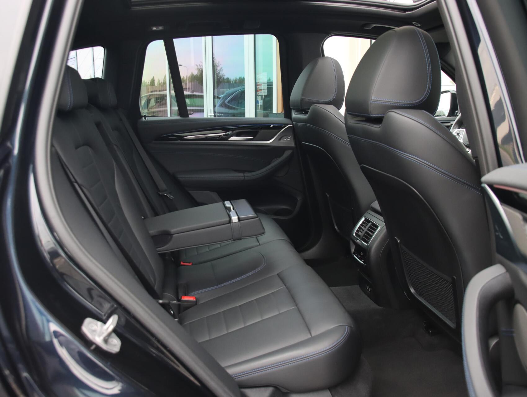 Foto van BMW Ix3