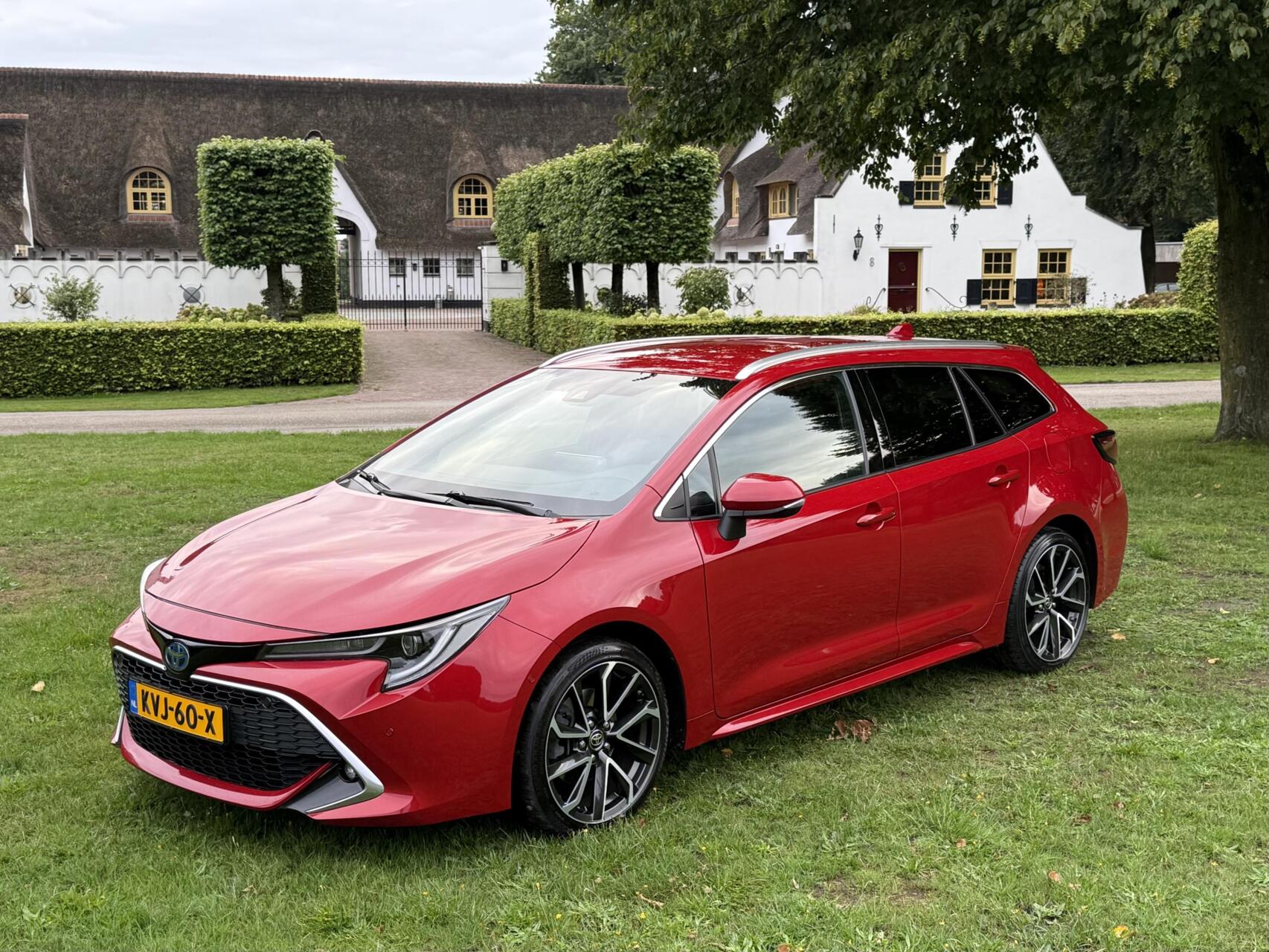 Toyota Corolla Touring Sports 2.0 Hybrid Premium 2021 - voorkant