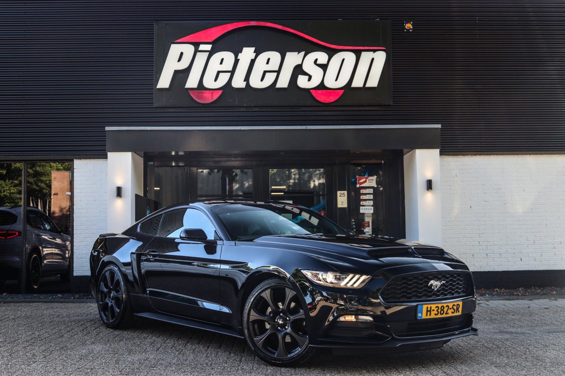 Ford Mustang 3.7 V6 LEDER CAMERA KEYLESS APPLE CARPLAY 2016 - voorkant