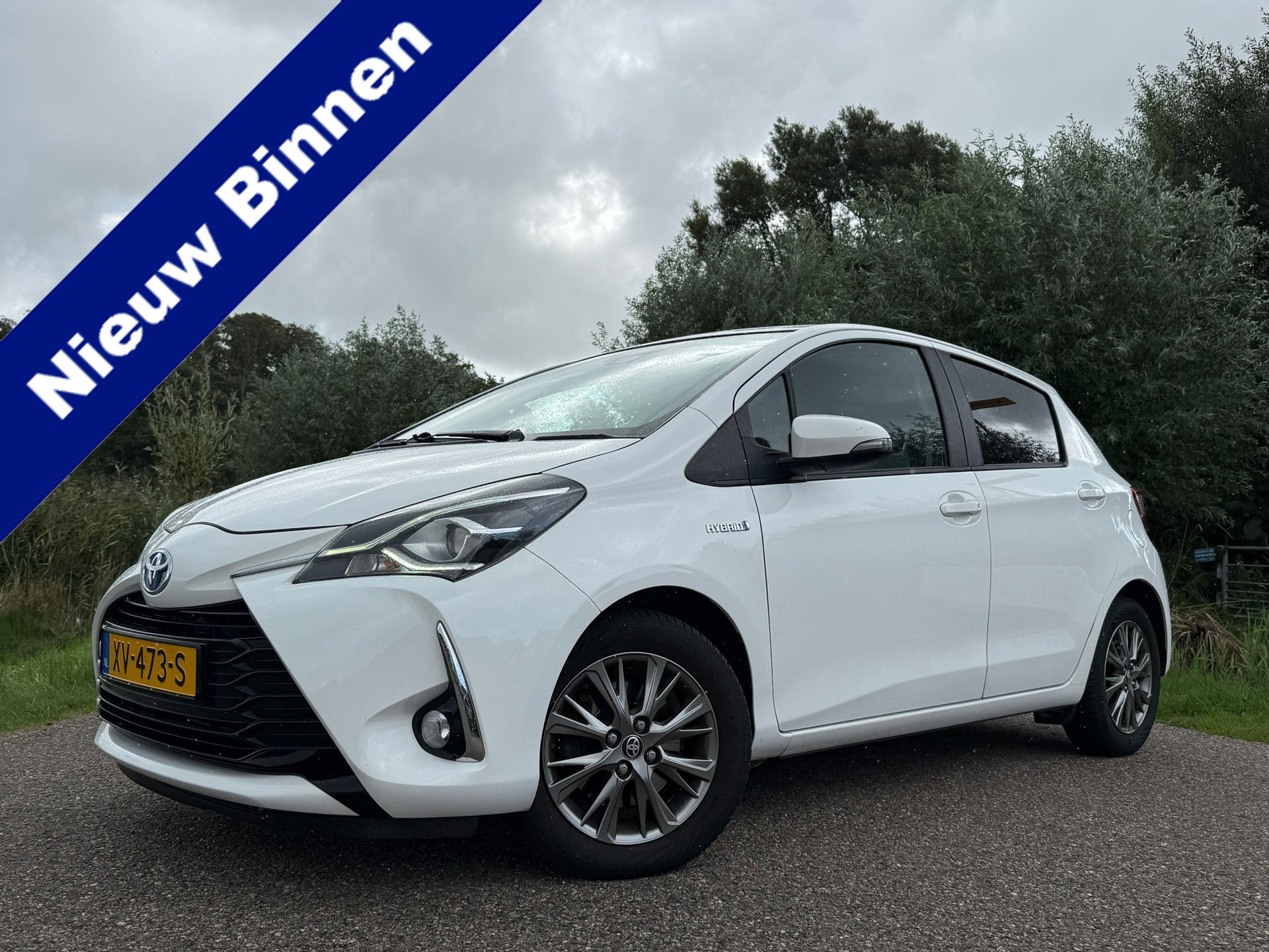 Toyota Toyota Yaris Hybrid 1.5 Hybrid Dynamic Automaat / Camera / Navi / Clima / 2e Eigenaar / 15" Velgen / Cruise / LED / 2019 - voorkant