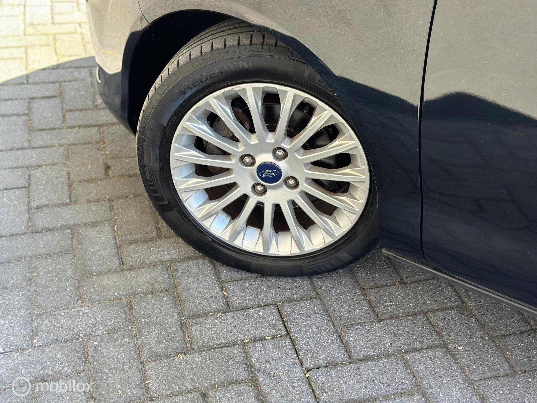 Foto van Ford B-max