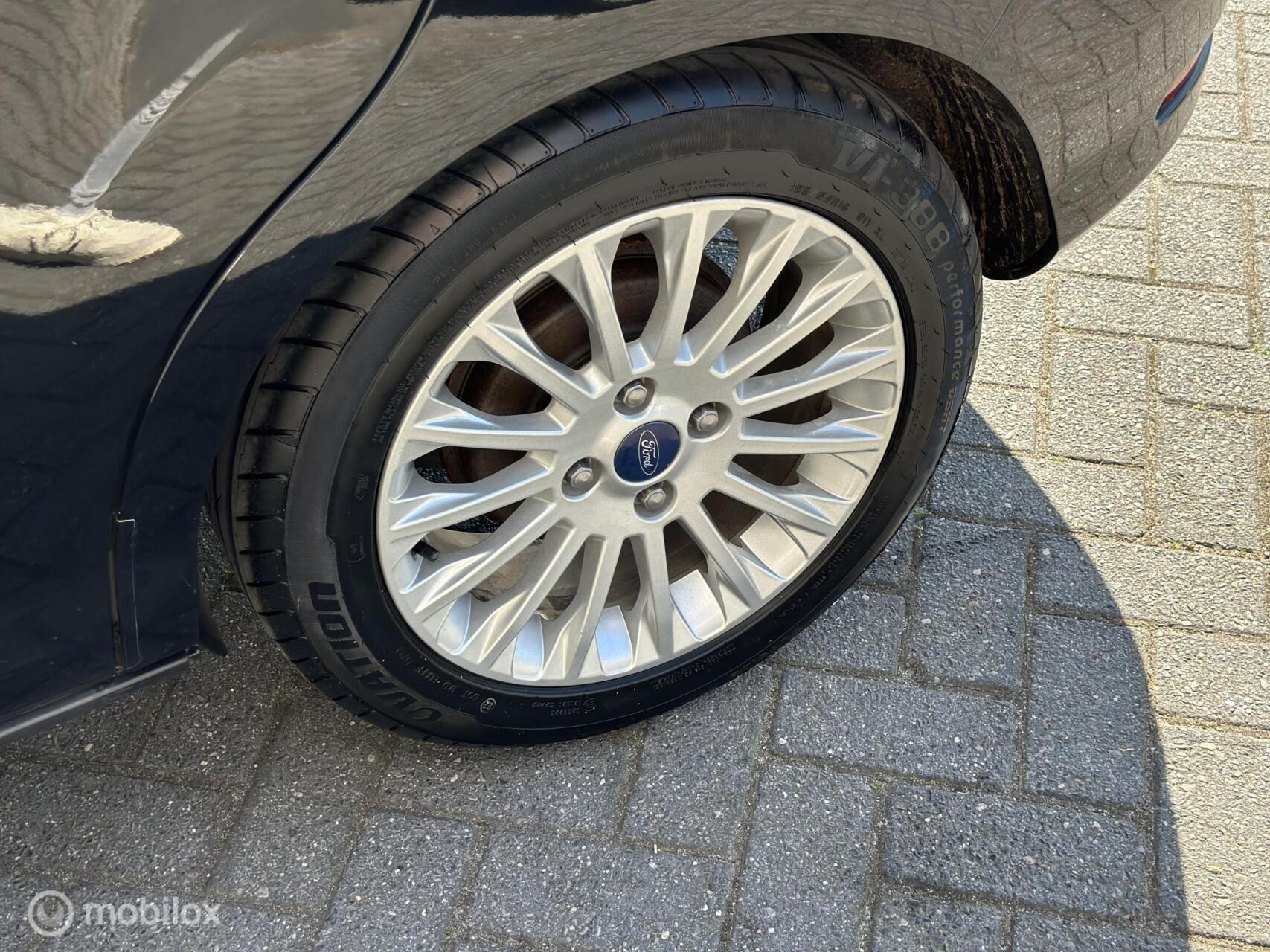 Foto van Ford B-max