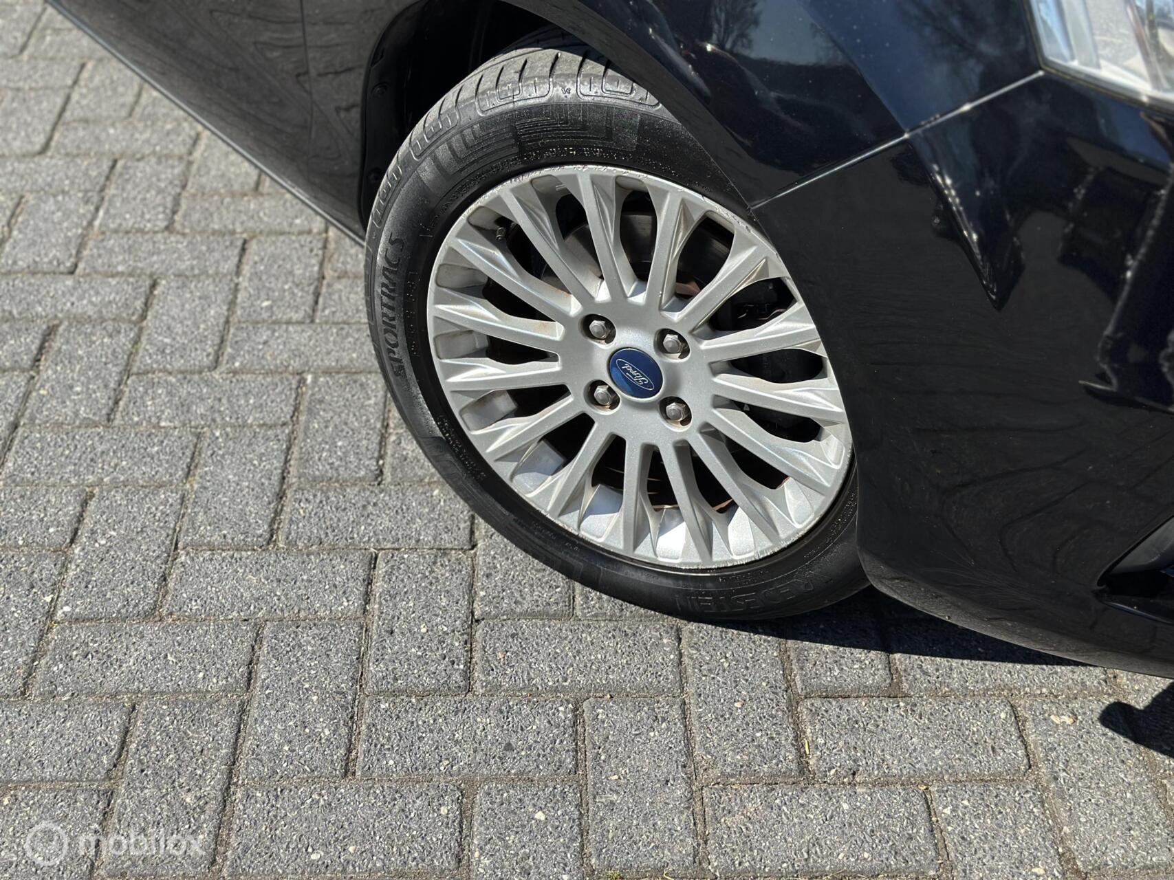 Foto van Ford B-max