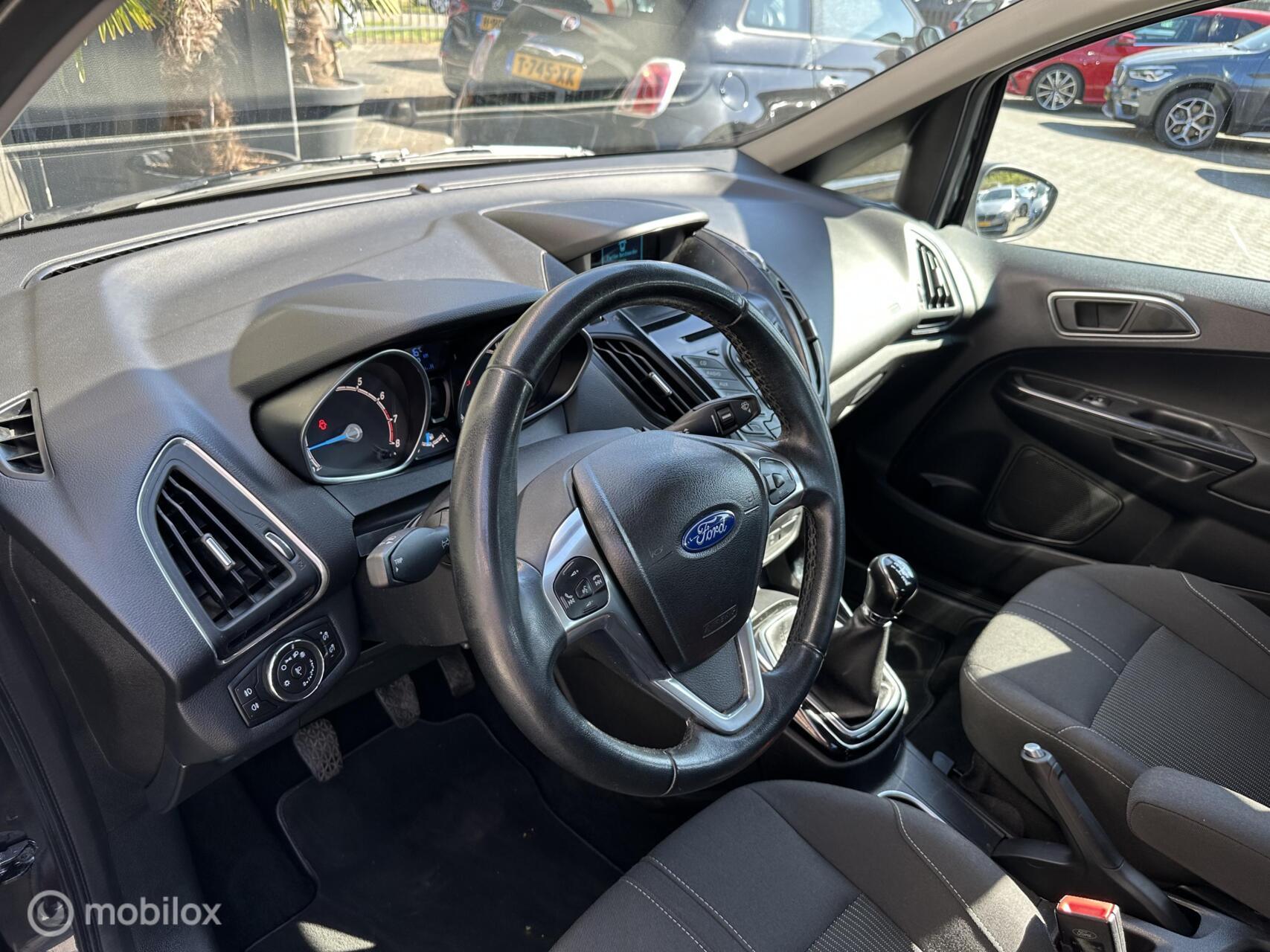 Foto van Ford B-max