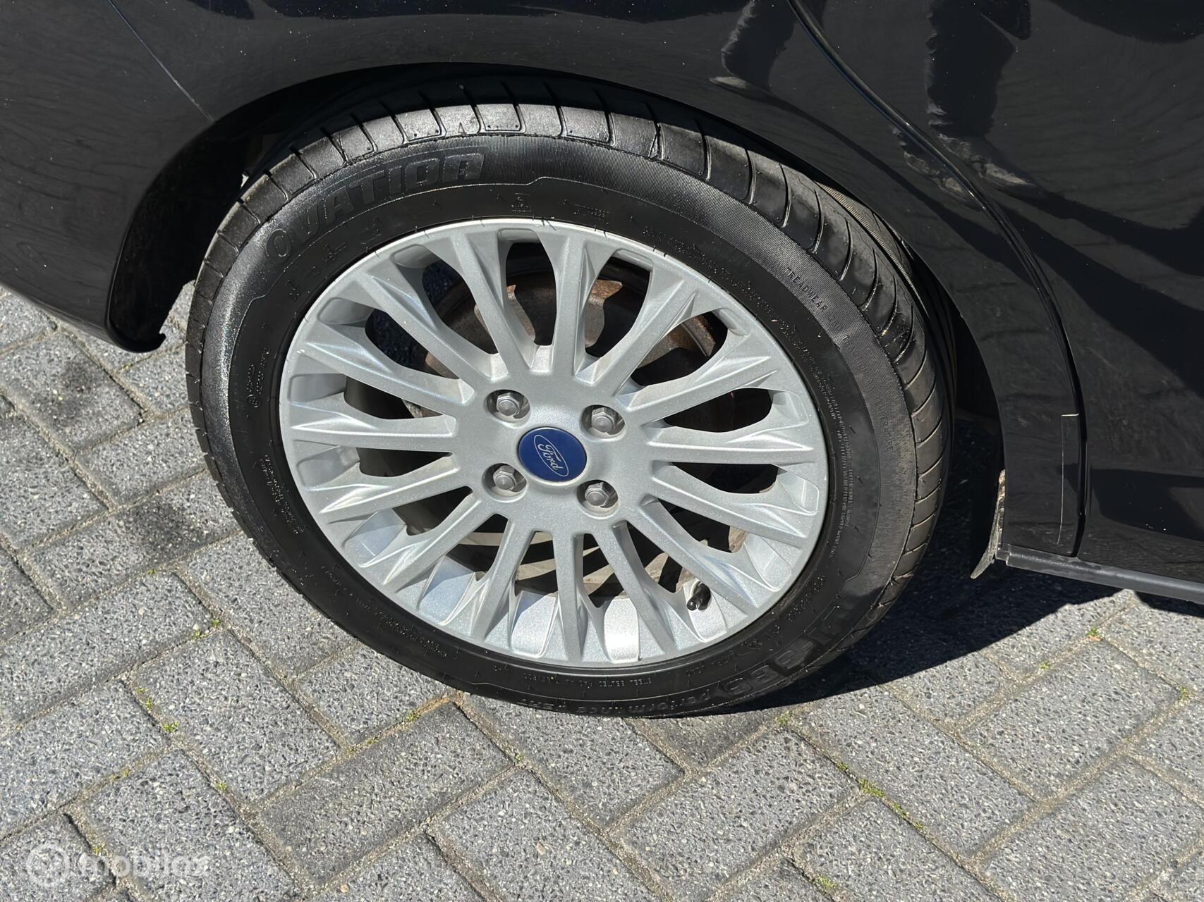 Foto van Ford B-max