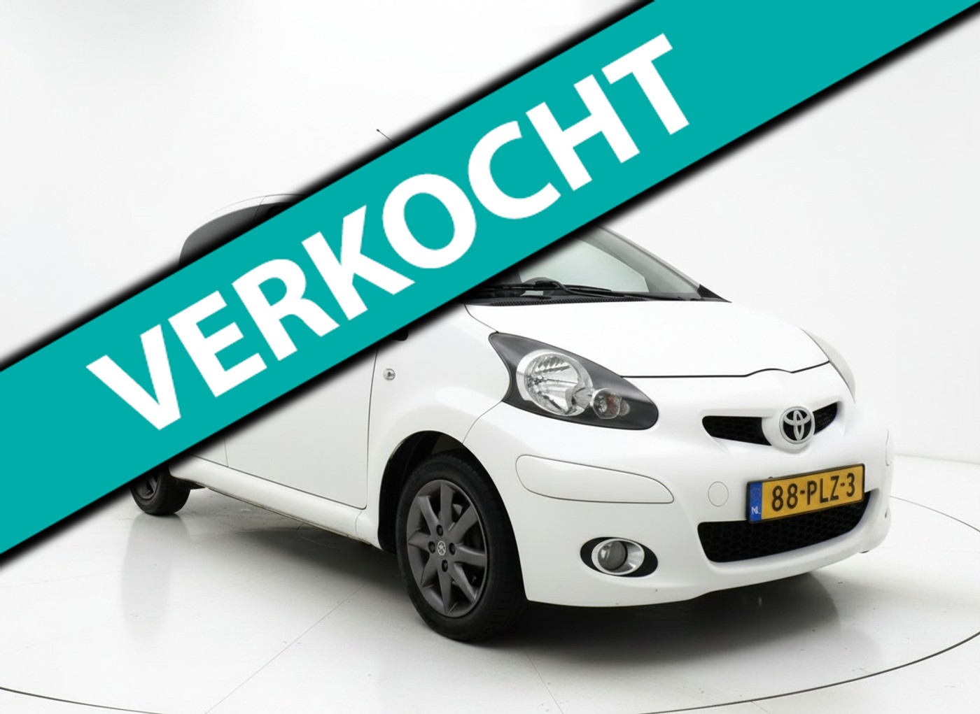 Toyota Toyota Aygo 1.0-12V Dynamic Navigator 2011 - voorkant