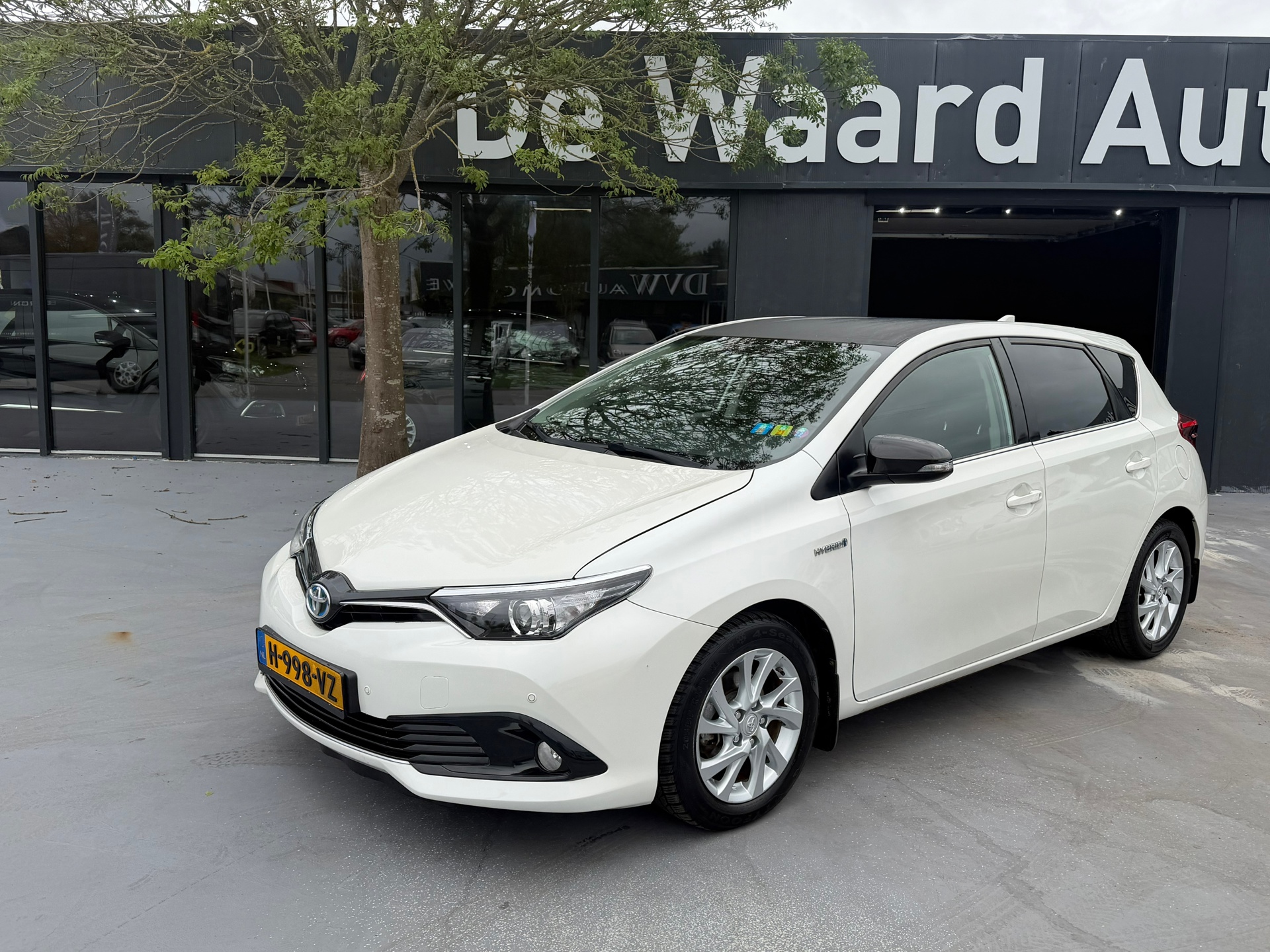 Toyota Toyota Auris 1.8 Hybrid Business Pro/airco/cruise/navi/camera/PDC voor en achter/12 maanden garantie 2016 - voorkant