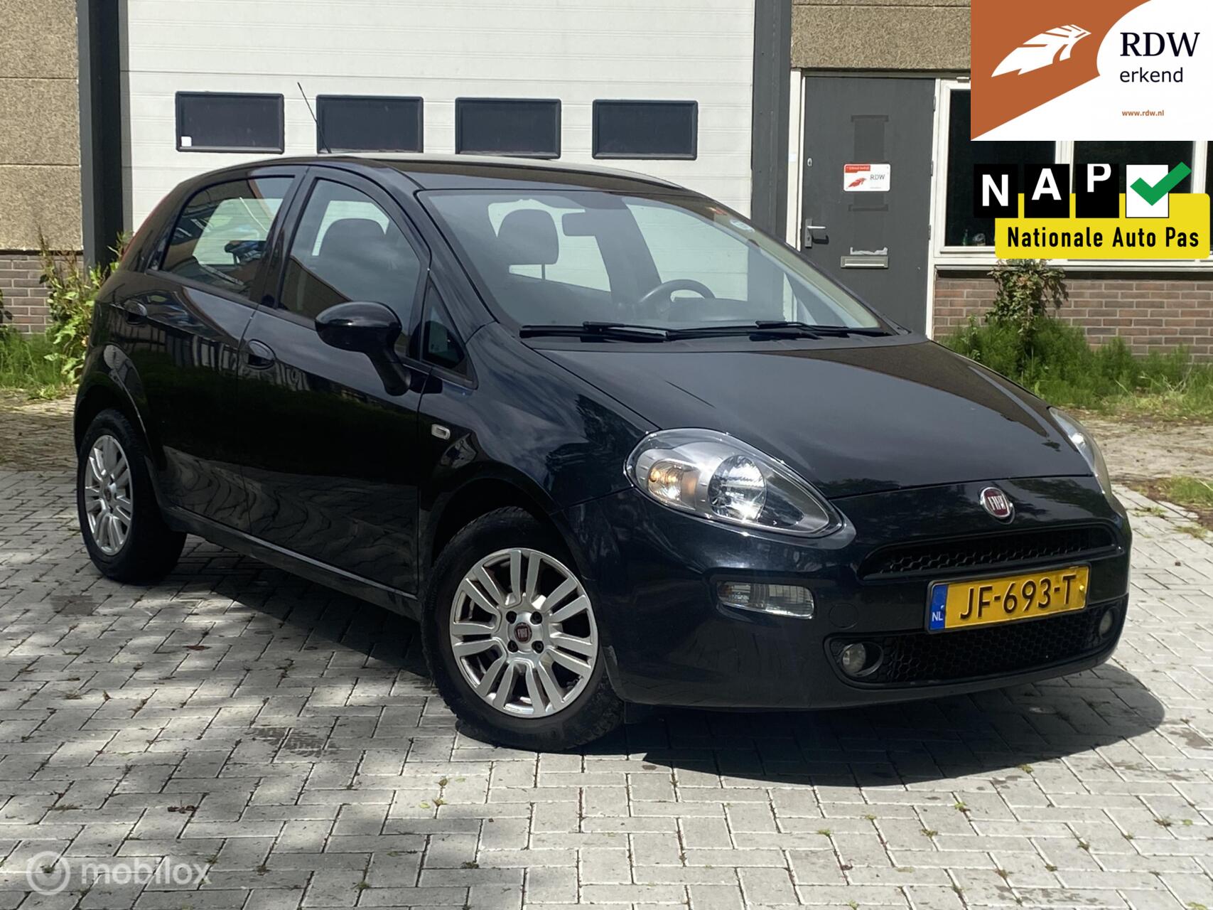Fiat Fiat Punto 0.9 TwinAir Lounge AIRCO/APK NIEUW/ZUINIG 2016 - voorkant