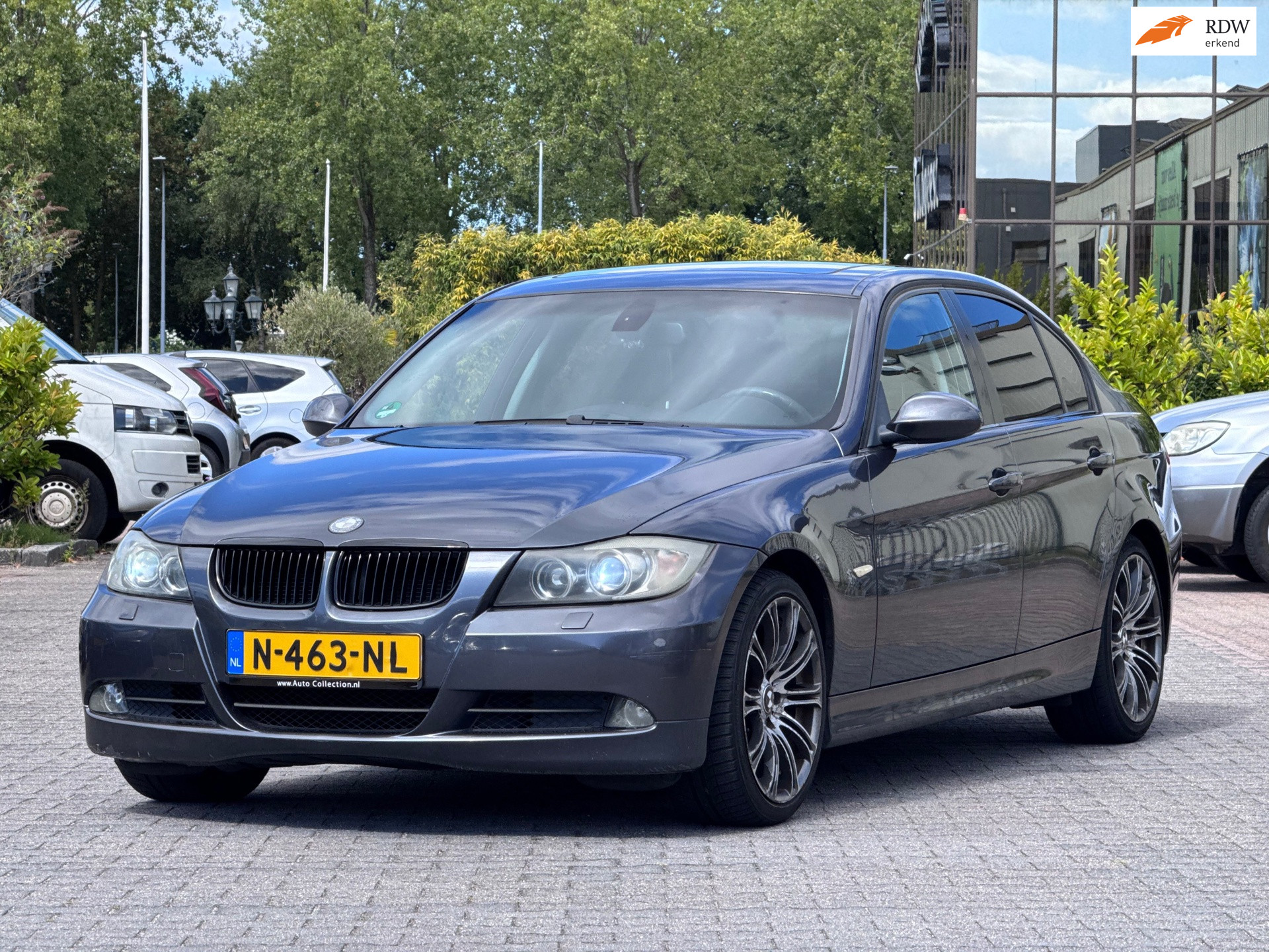 BMW 3er Reihe 320i High Executive | Automaat | Parkeersensoren | Xenon | Sportstoelen | 18 inch | Bluethooth | Navigatie | Cruise 2007 - voorkant