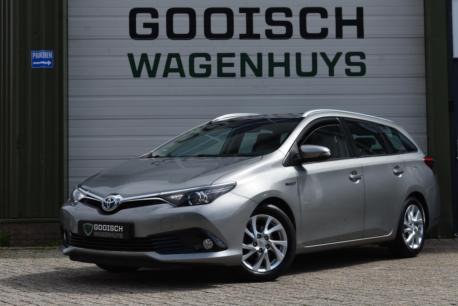 Toyota Toyota Auris 1.8 Hybrid Dynamic | Camera | Navigatie | Climate Control | 2016 - voorkant