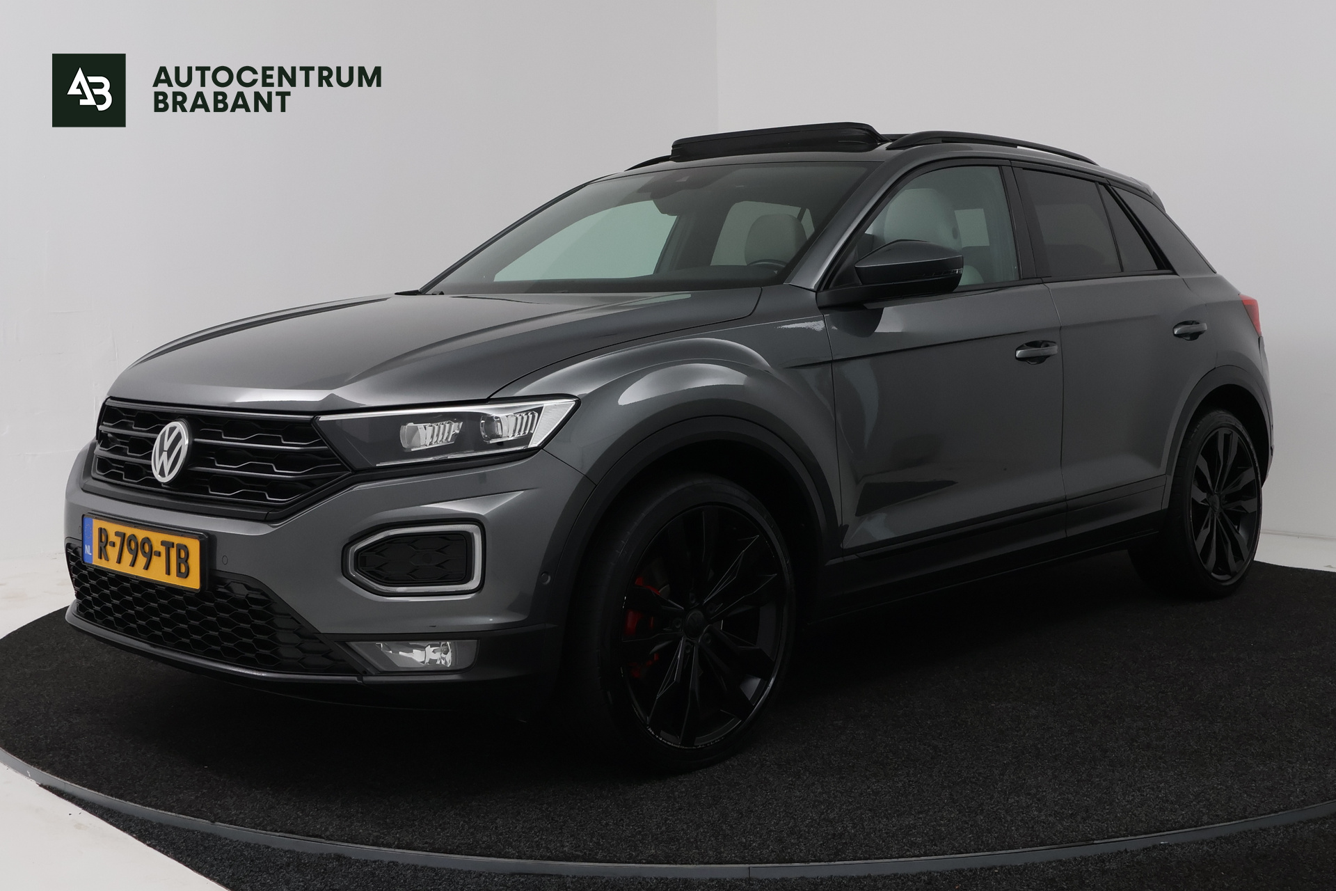 Volkswagen T-roc 2.0 TSI 4Motion Sport (PANORAMADAK, STOEL/STUUR VERWARMING, TREKHAAK, PARKEERSENSOREN) 2018 - voorkant
