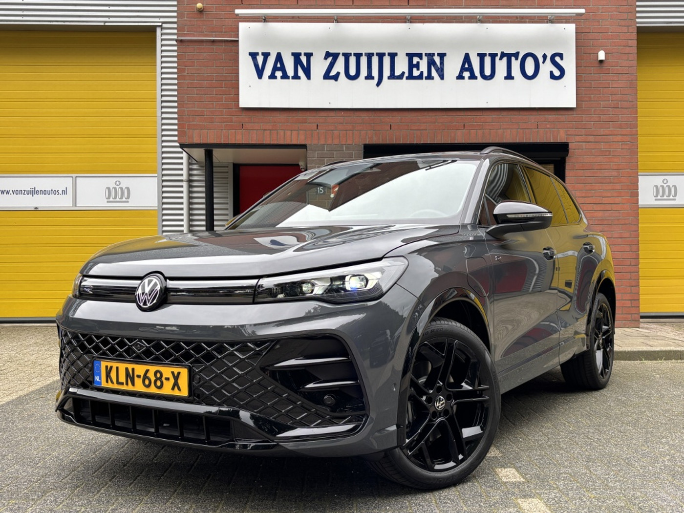 Volkswagen Tiguan 1.5 eHybrid R-Line Black Pano Head-up Leer Trekhaak Massage 20" 2026 - voorkant