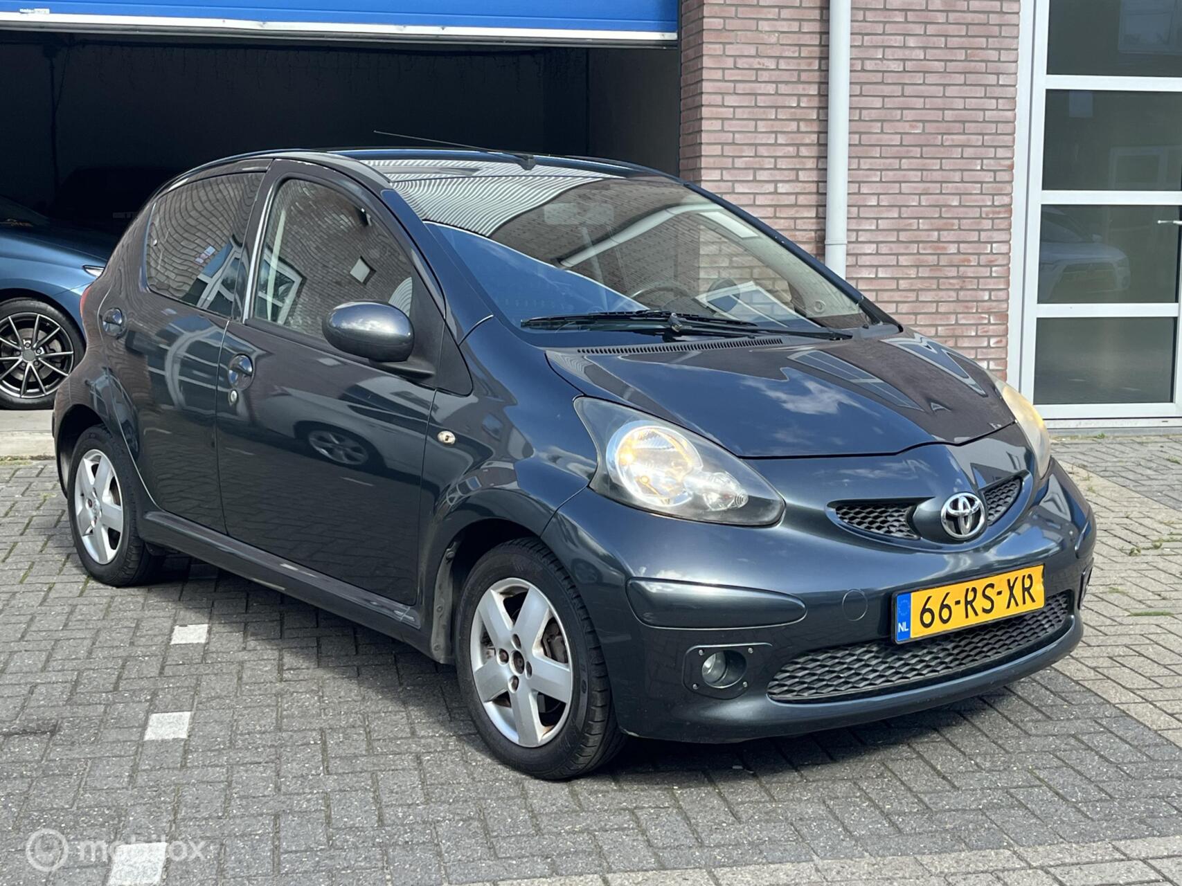 Toyota Toyota Aygo 1.0-12V Sport 1e eig,154.552 dkm, Airco,Nieuwe APK! 2005 - voorkant