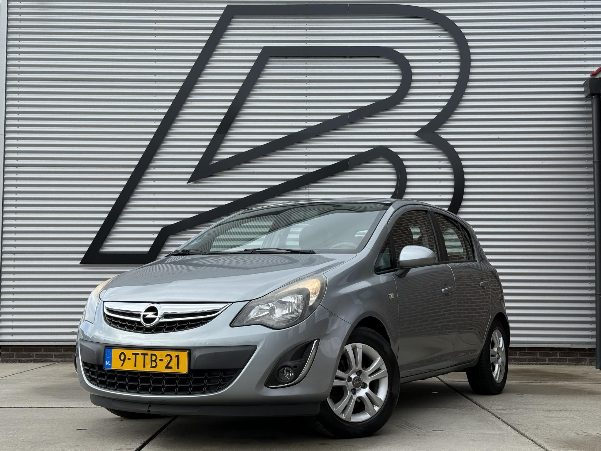 Opel Corsa 1.4-16V Business+ 2014 - voorkant