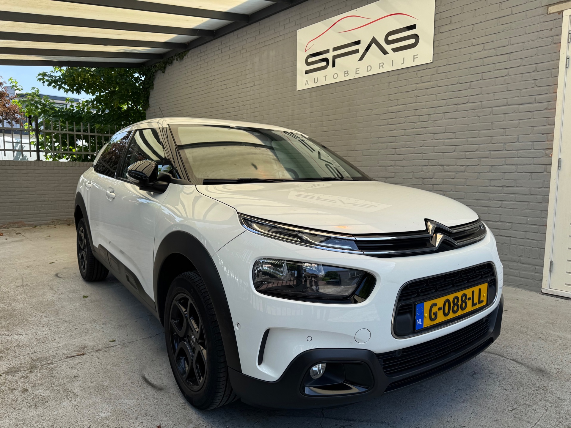 Citroen C4 Cactus 1.2 PureTech Business Eat6 110pk 2019 Wit 2019 - voorkant