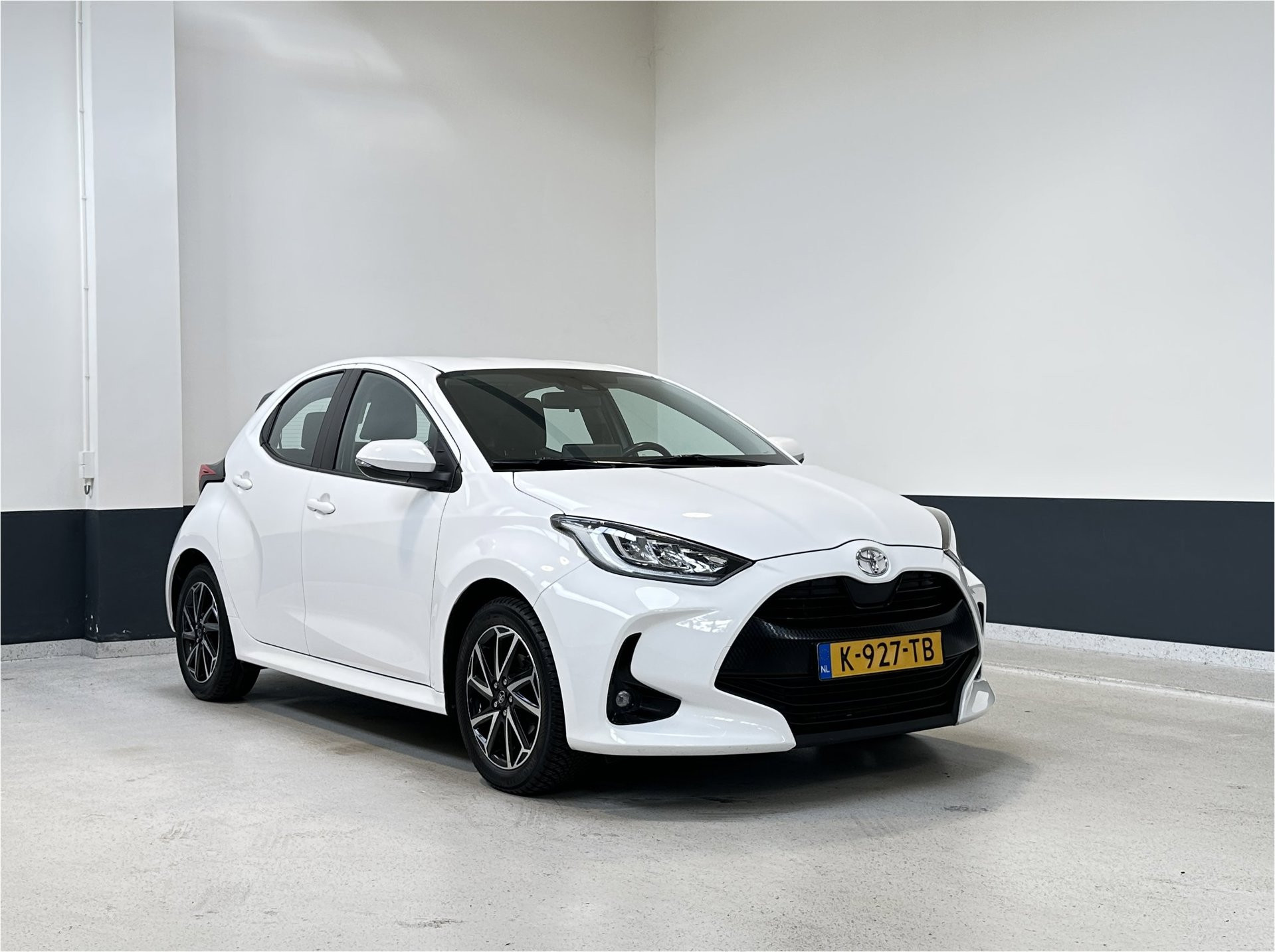 Toyota Toyota Yaris 1.5 VVT-i Business Plus | NL | 1 Eig | Navigatie| LM velgen | Apple Carplay/ Android Auto| Camera | 2021 - voorkant
