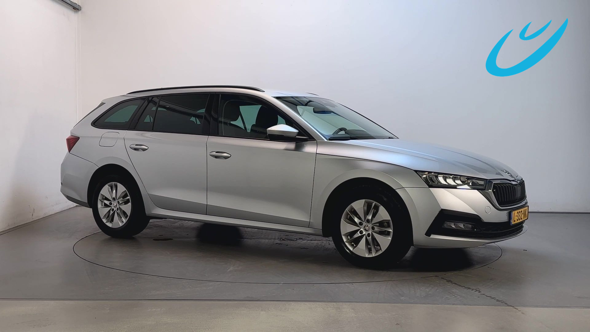 Skoda Octavia 1.0 TSI 110pk Business Edition Navigatie Sfeerverlichting Parkeersensoren DAB+ 2021 - voorkant