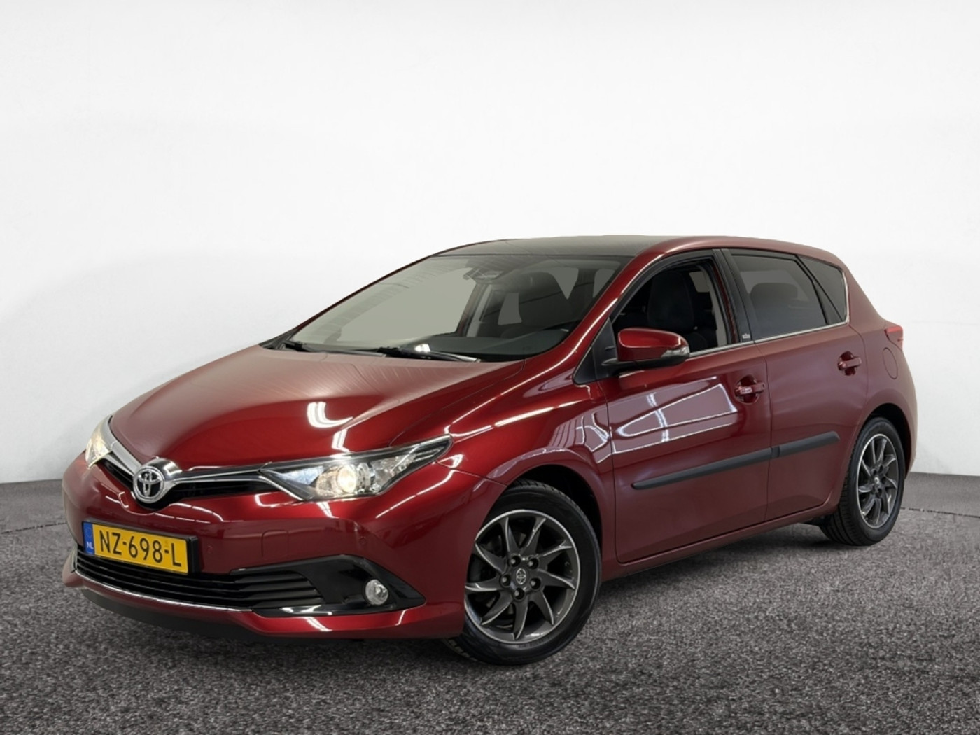 Toyota Toyota Auris 1.2T Volcano Edition 2017 - voorkant