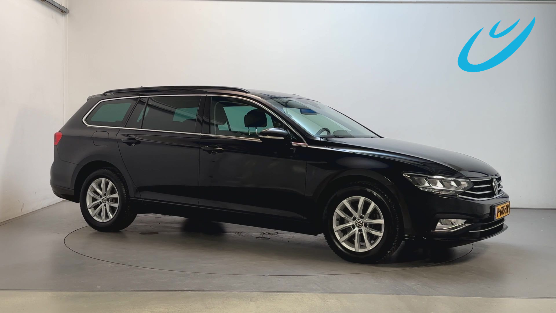 Volkswagen Passat 1.5 TSI 150pk DSG Business Navigatie Parkeersensoren App-Connect DAB+ 2021 - voorkant