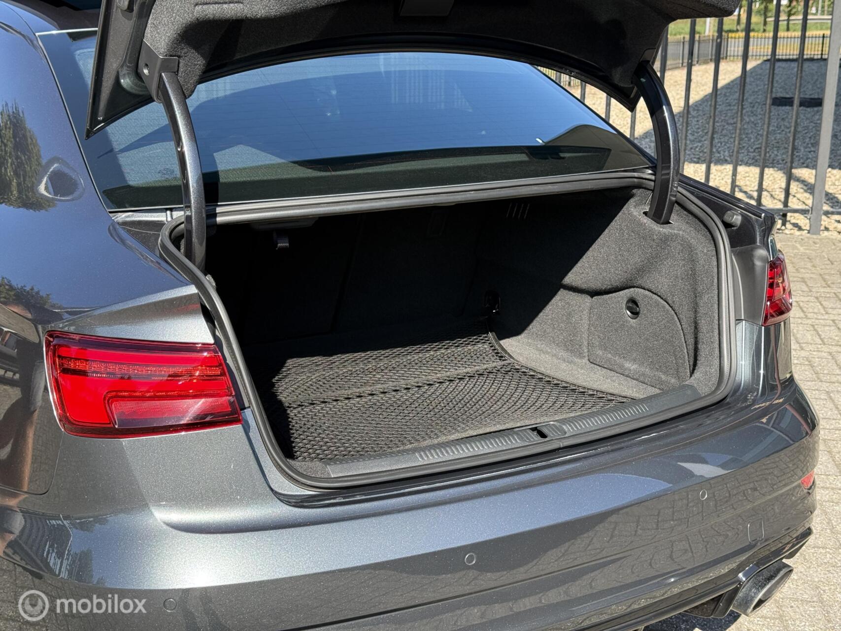 Foto van Audi RS 3 Limousine