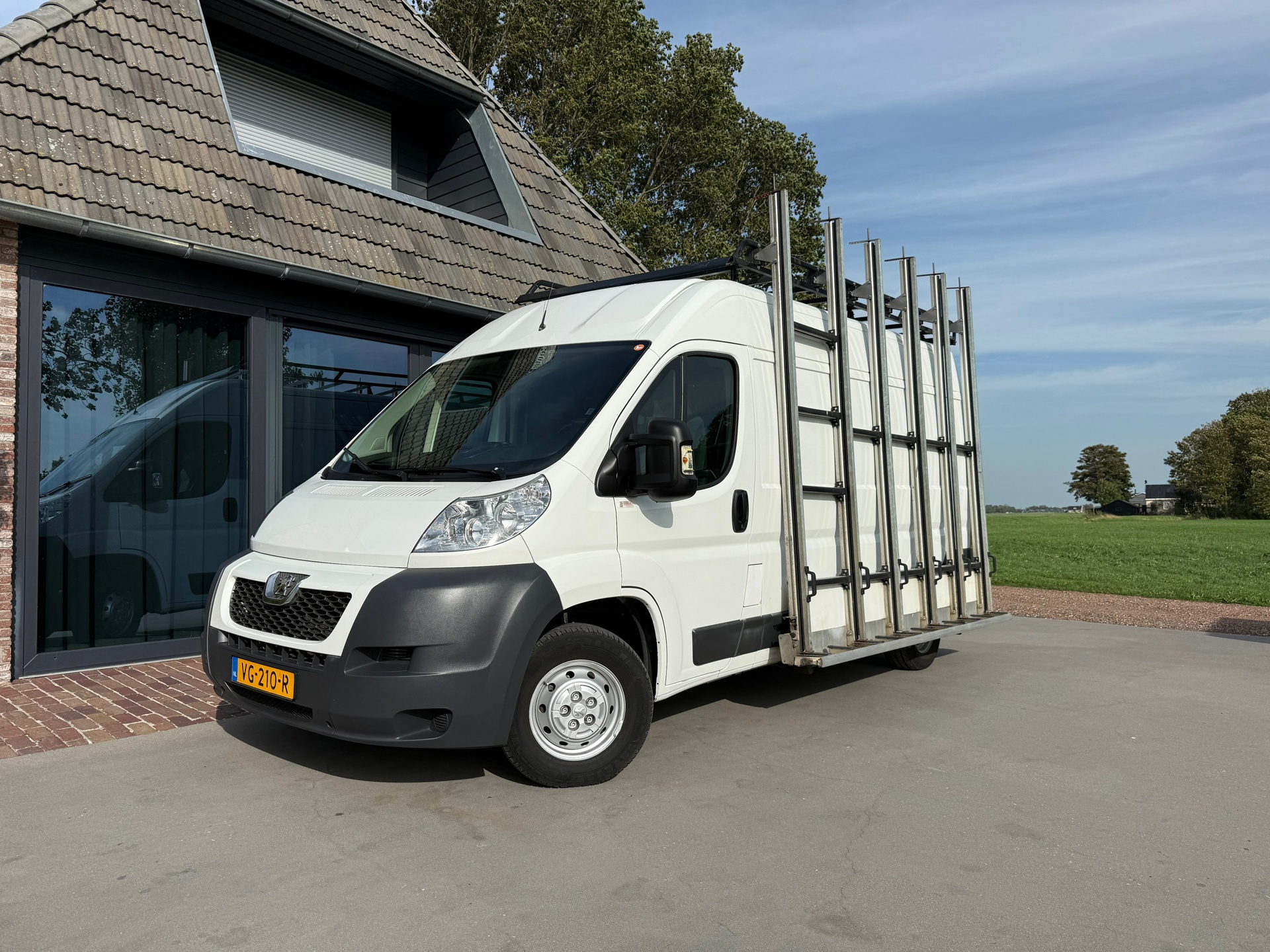 Peugeot Peugeot Boxer 335 2.2 Glaswagen HDI L2H2 2014 - voorkant