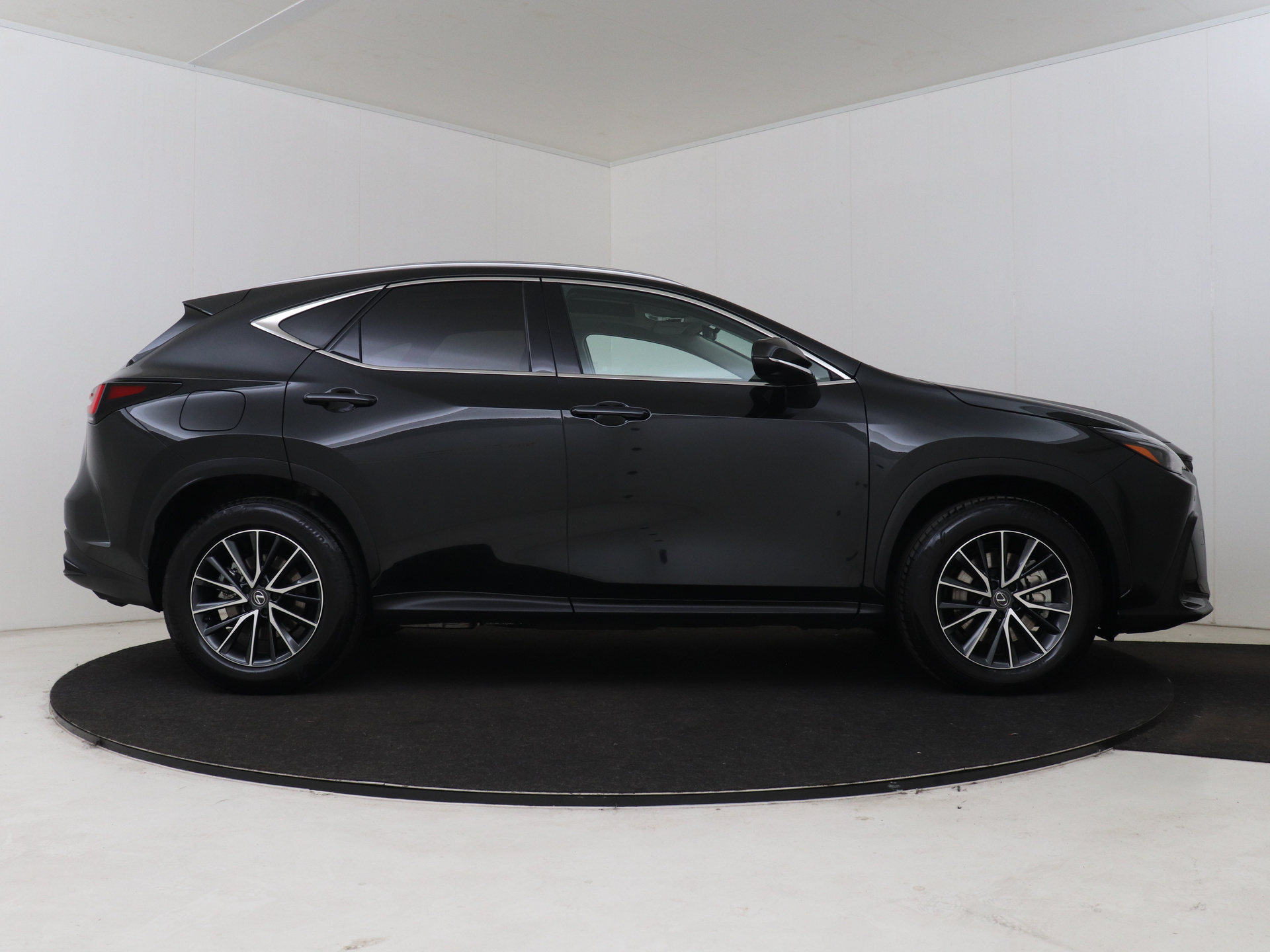 Foto van Lexus Lexus Nx450h+