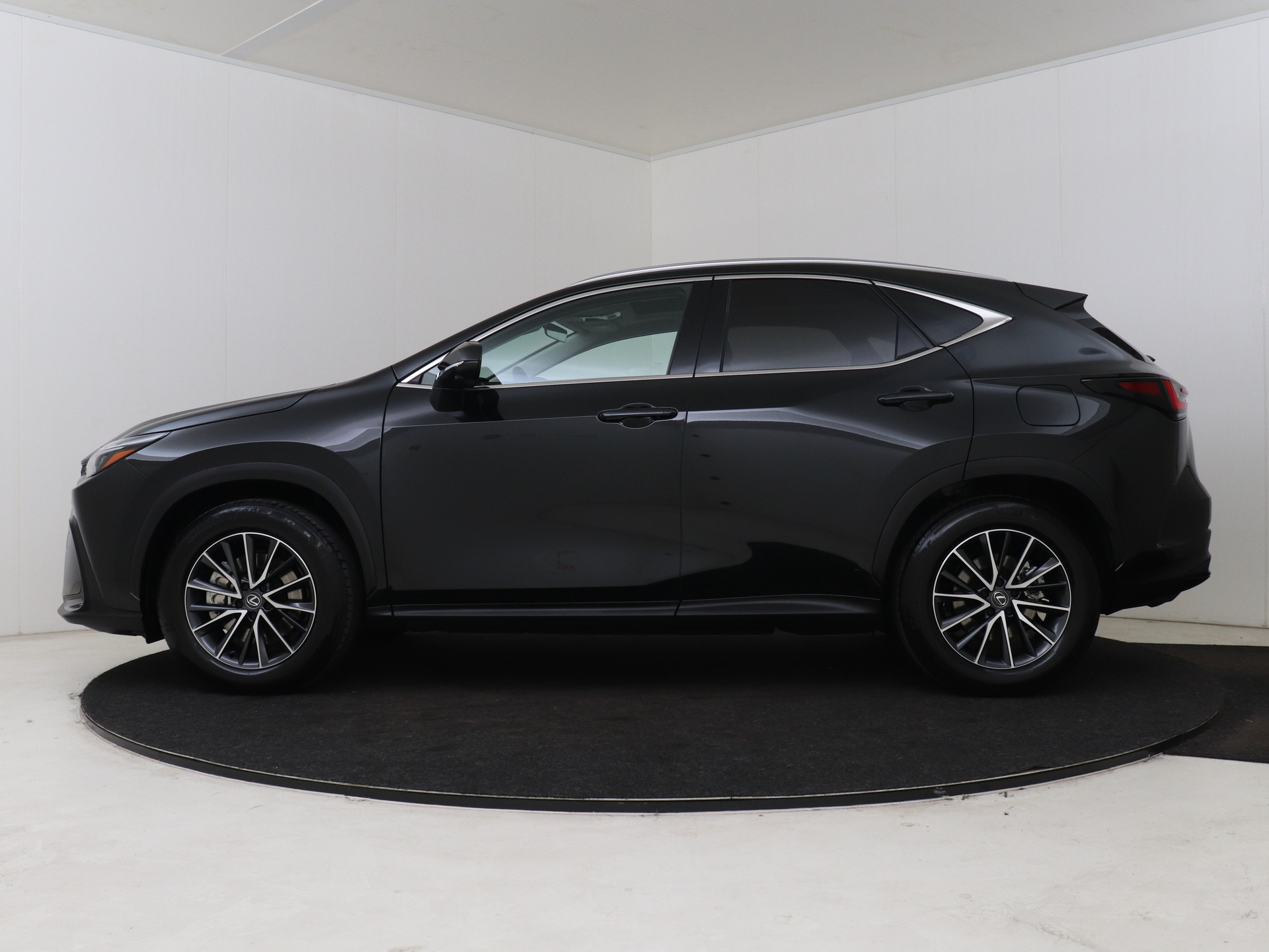 Foto van Lexus Lexus Nx450h+