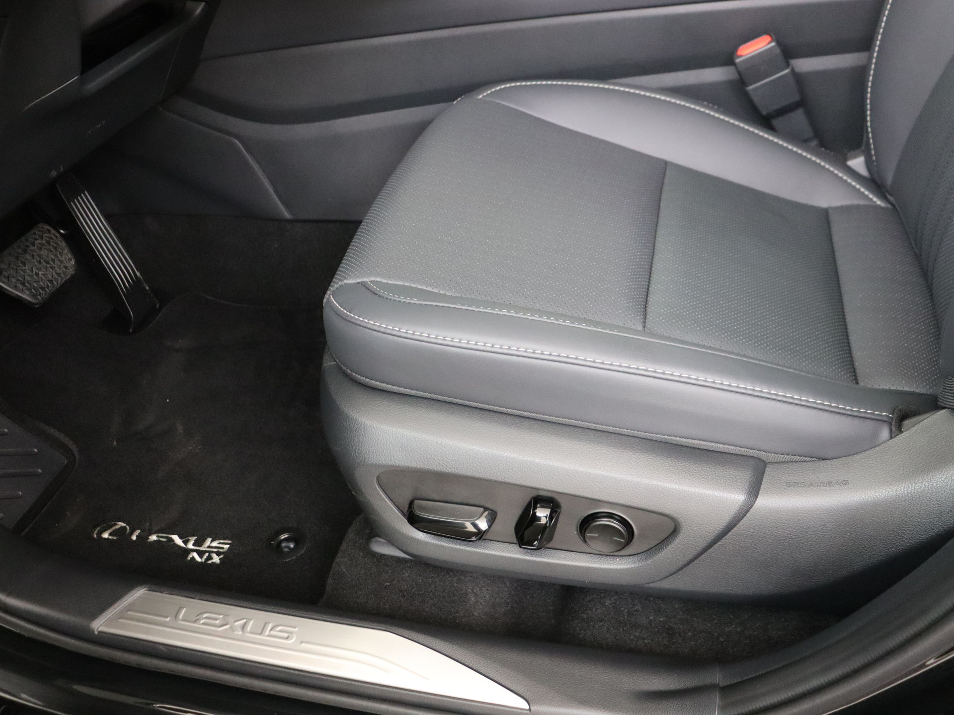 Foto van Lexus Lexus Nx450h+