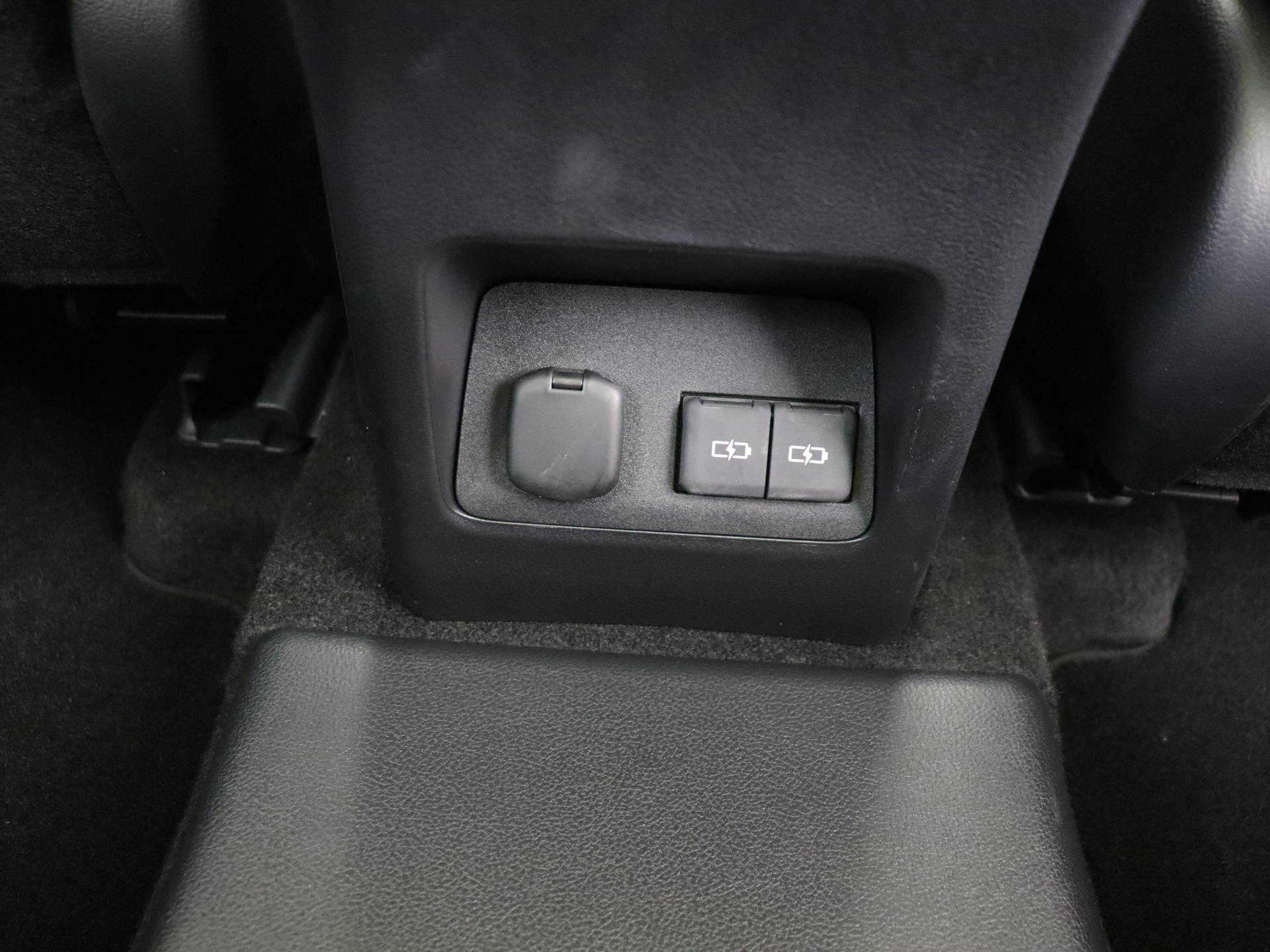 Foto van Lexus Lexus Nx450h+
