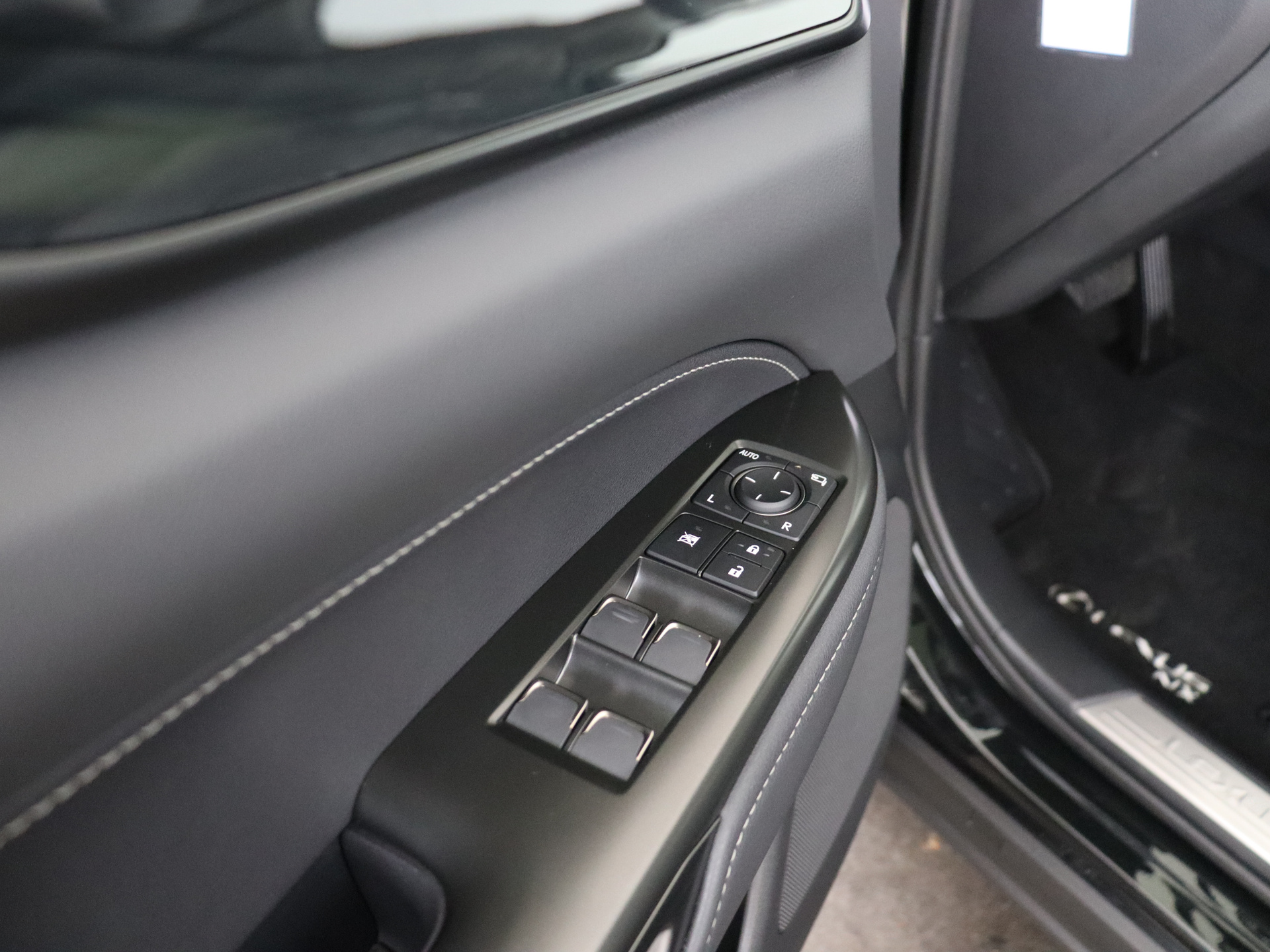 Foto van Lexus Lexus Nx450h+