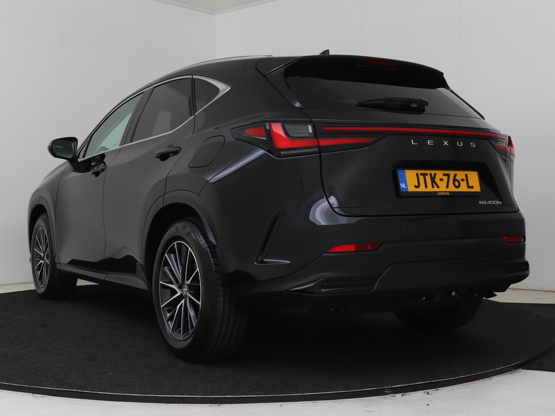 Foto van Lexus Lexus Nx450h+