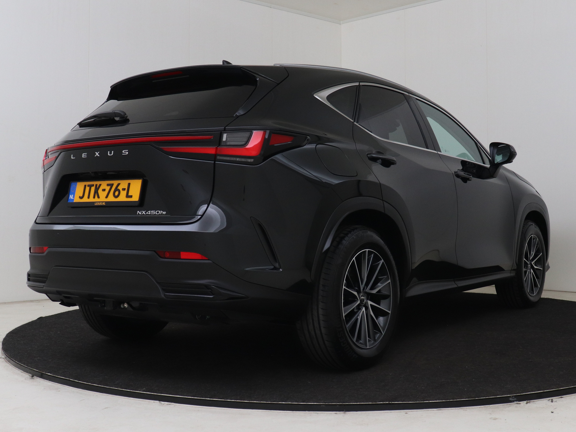 Foto van Lexus Lexus Nx450h+