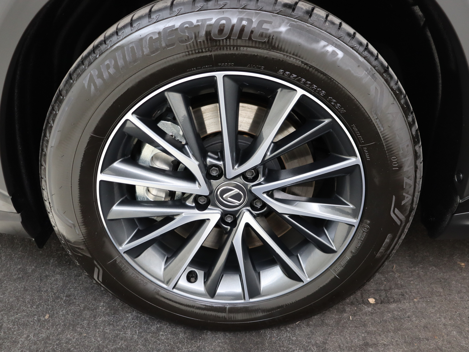 Foto van Lexus Lexus Nx450h+