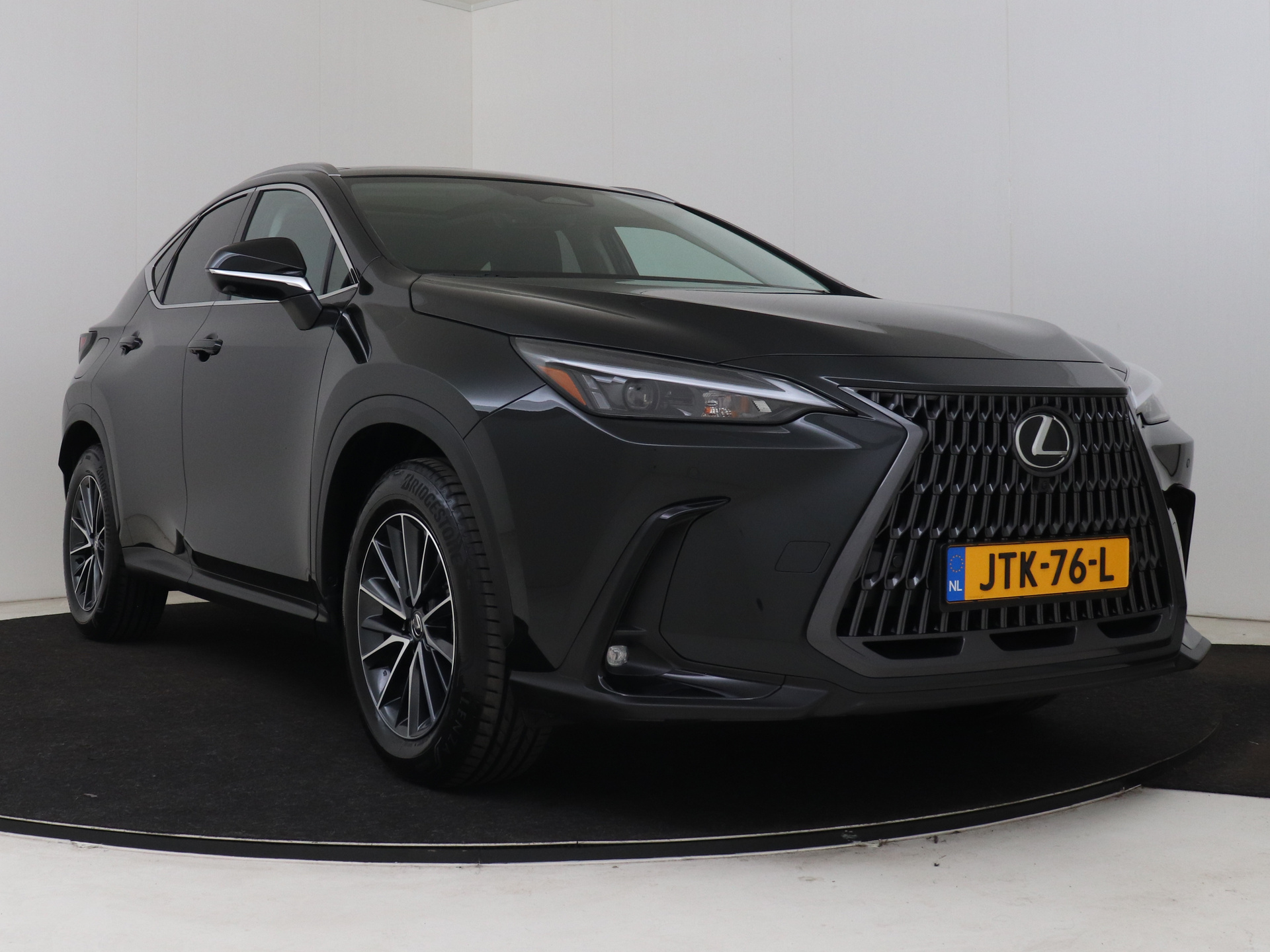 Foto van Lexus Lexus Nx450h+