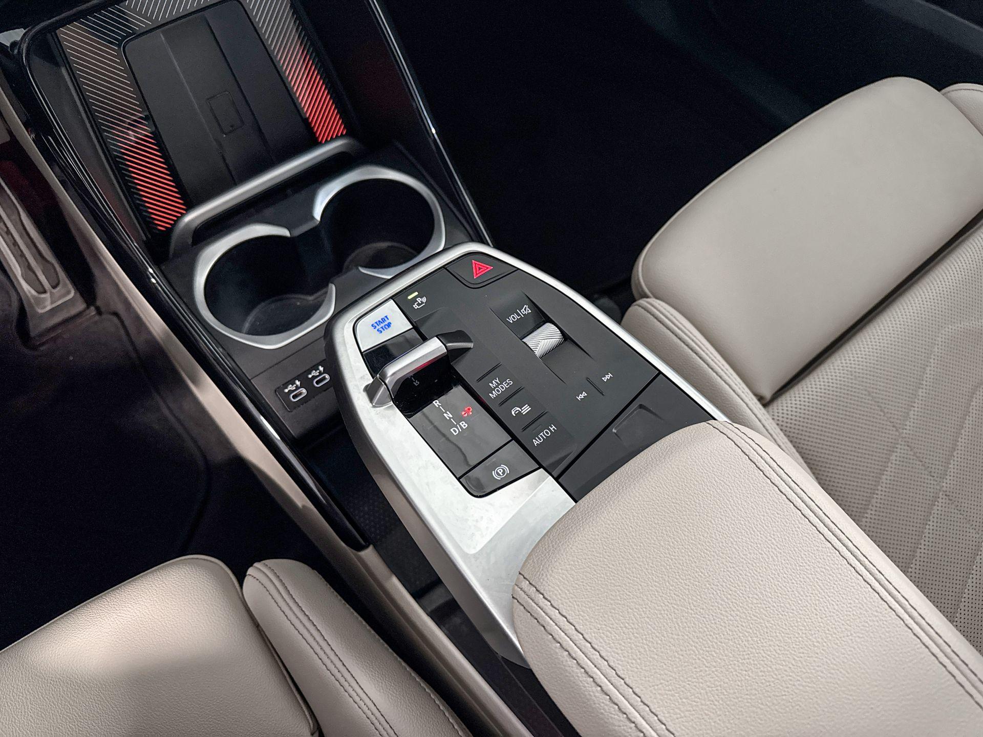 Foto van BMW Ix1