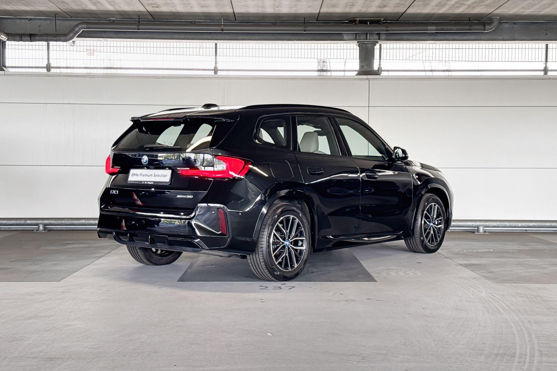 Foto van BMW Ix1