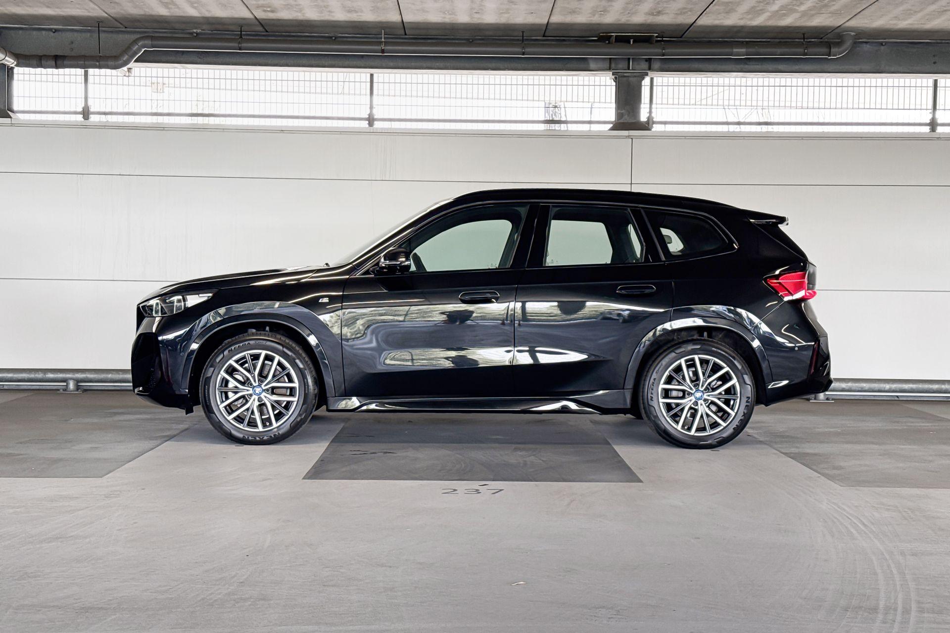 Foto van BMW Ix1