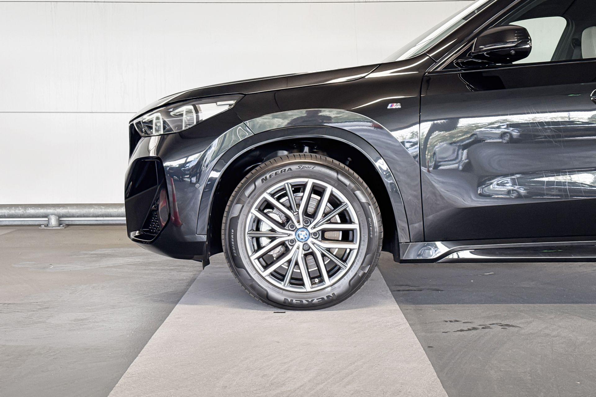 Foto van BMW Ix1