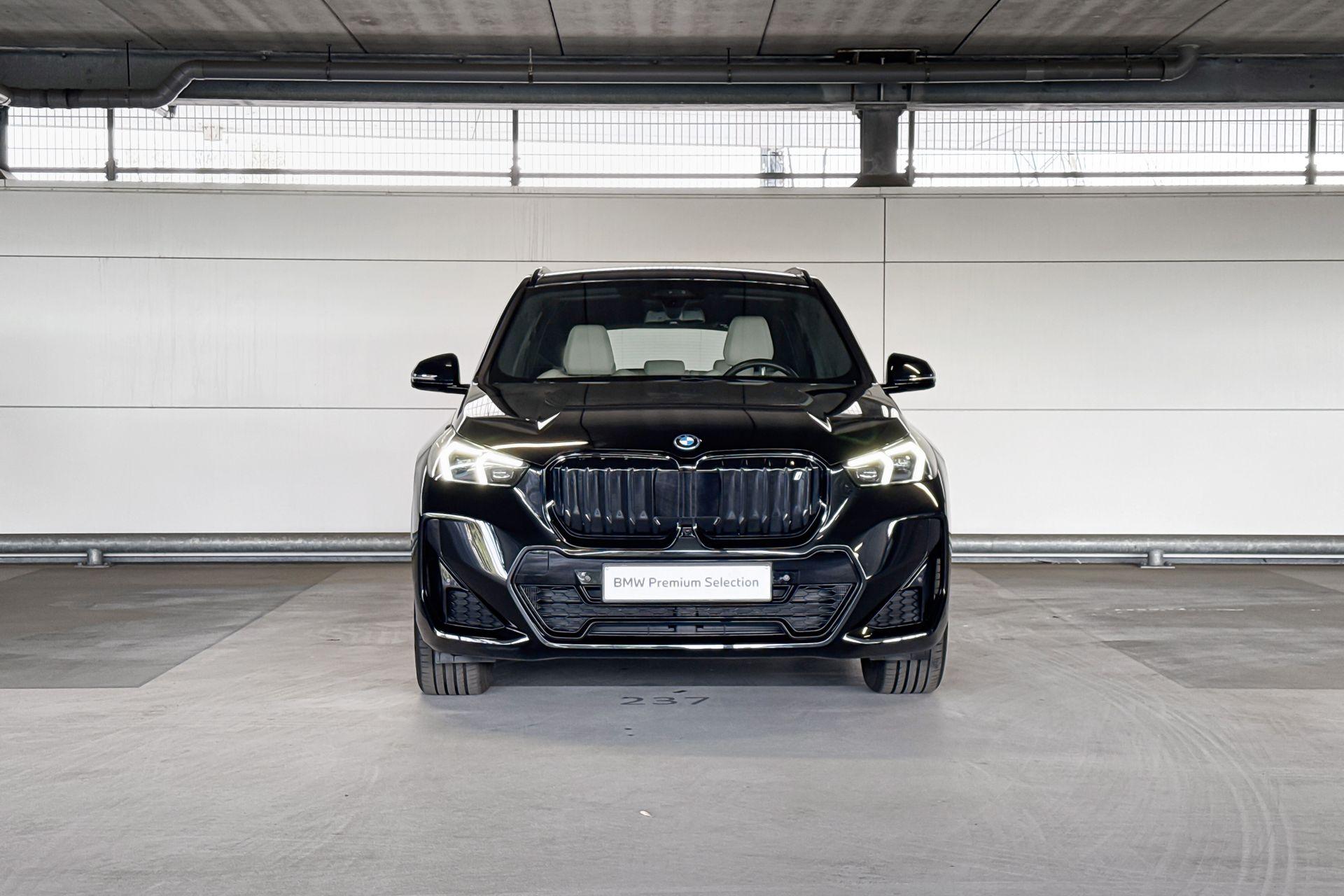 Foto van BMW Ix1