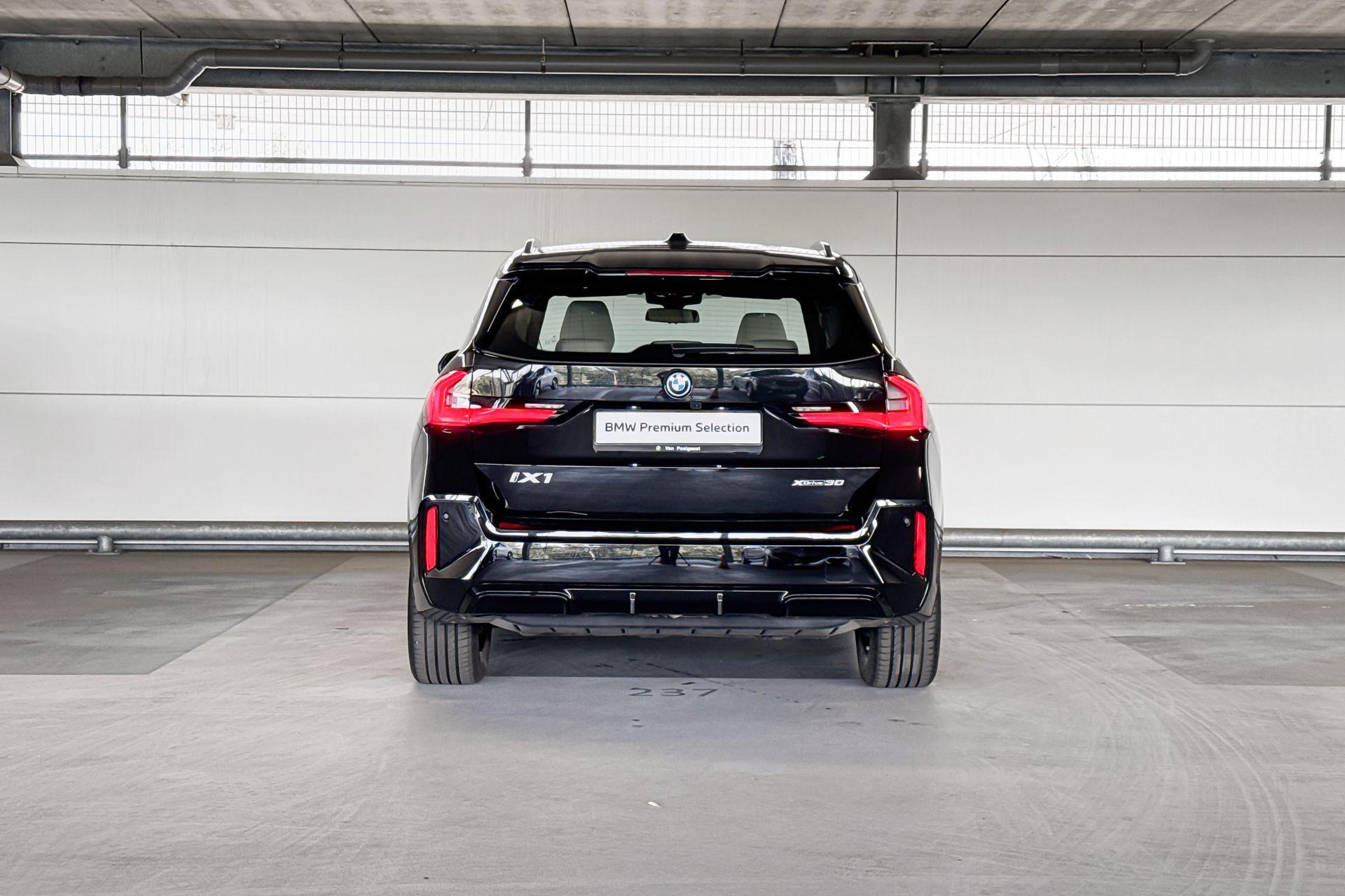 Foto van BMW Ix1