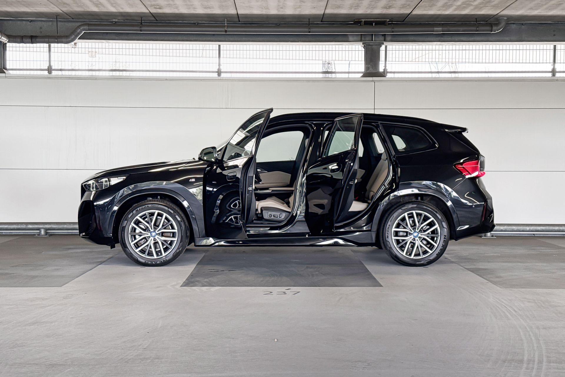 Foto van BMW Ix1