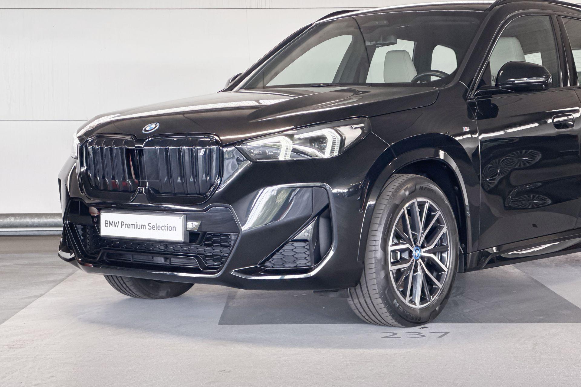 Foto van BMW Ix1