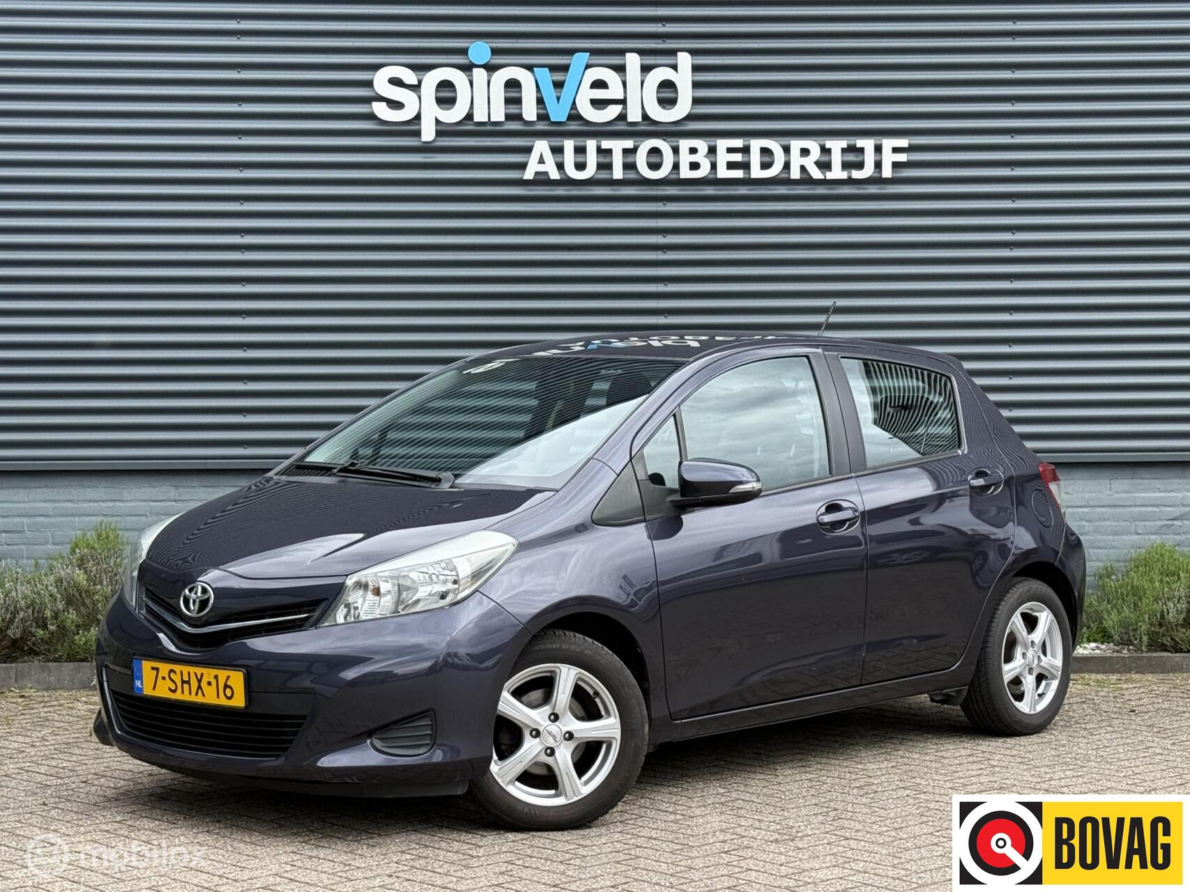 Toyota Toyota Yaris 1.3 VVT-i Aspiration - Aut - Navi - Trekhaak - 2013 - voorkant