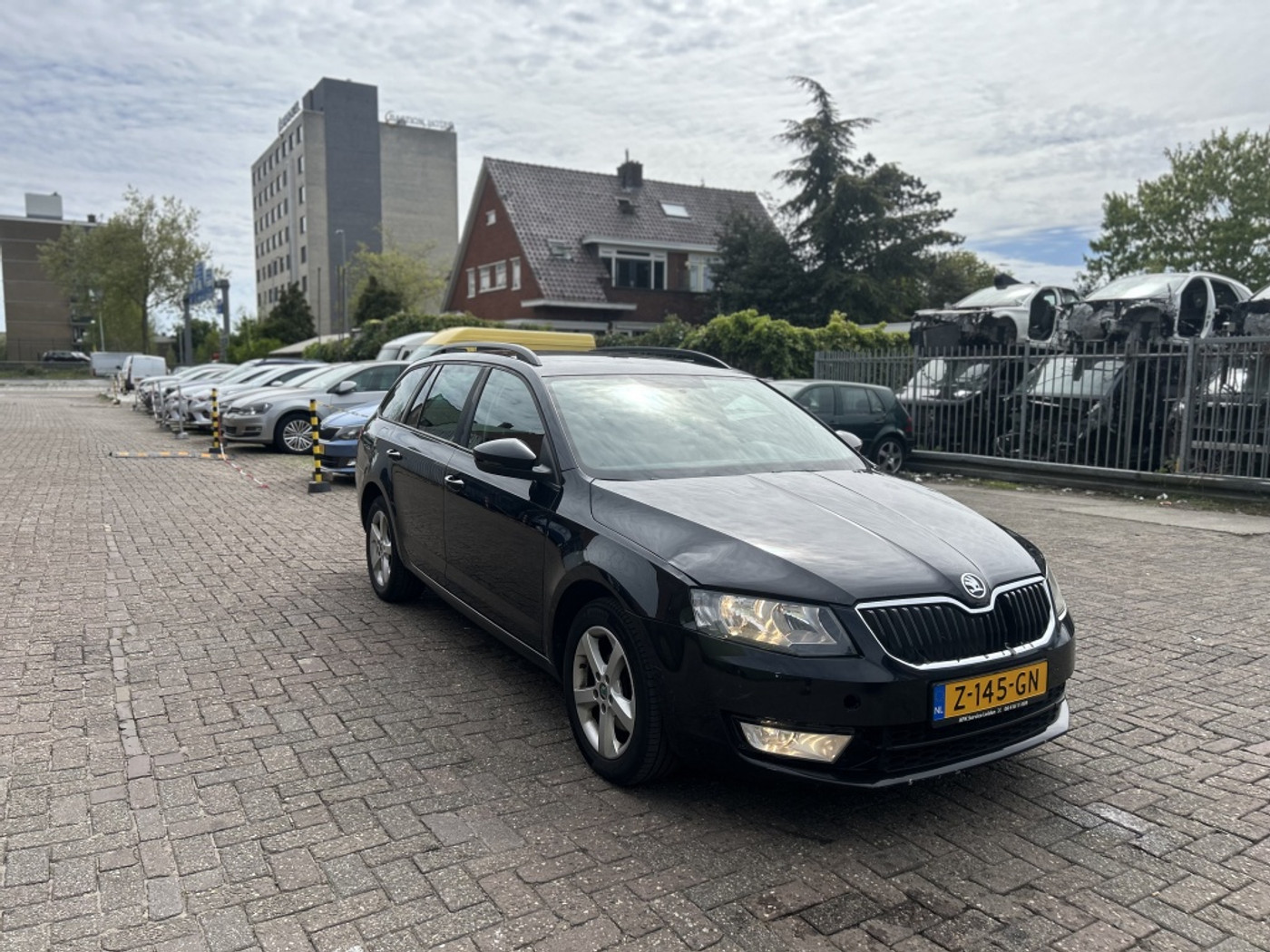 Skoda Octavia 1.6 TDI DSG PDC NAVI 2013 - voorkant