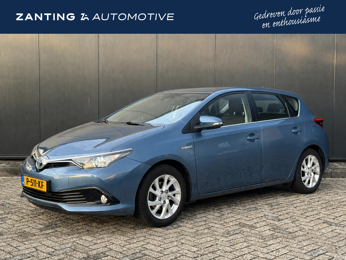 Toyota Toyota Auris 1.8 Hybrid Dynamic | Trekhaak | Camera | 4-Season banden | Netjes Onderhouden! | Climate Control | Navigatie 2017 - voorkant