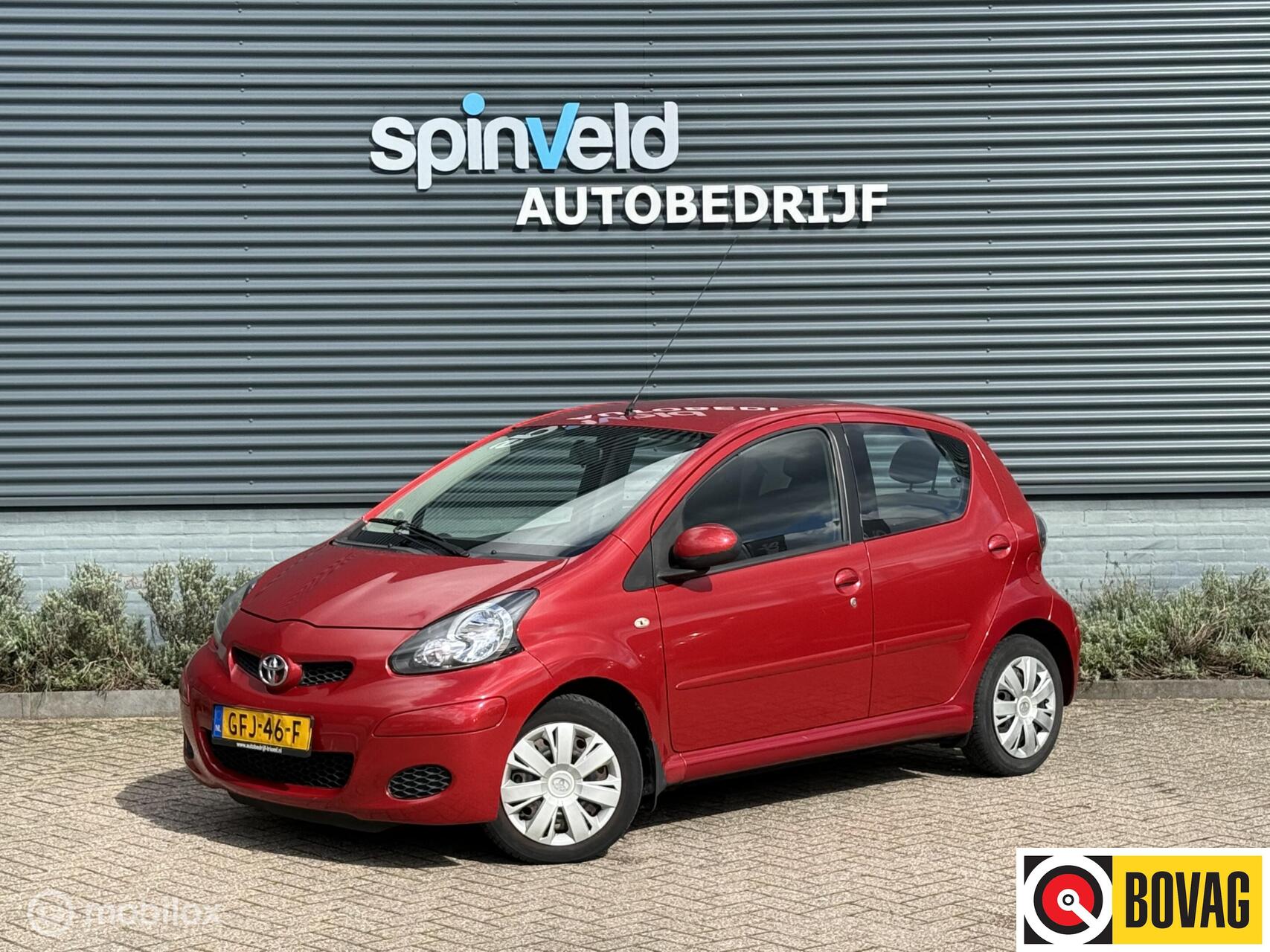 Toyota Toyota Aygo 1.0-12V Comfort - Airco - Elektrische pakket - 5drs - 2011 - voorkant