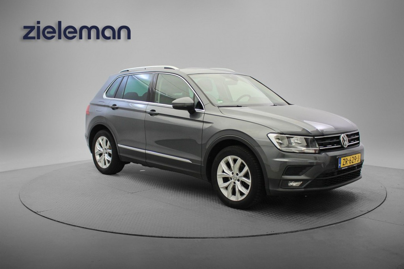 Volkswagen Tiguan 1.5 TSI Comfortline Business - Carplay, Adapt. Cruise, Stoelverw. Trehaak 2019 - voorkant